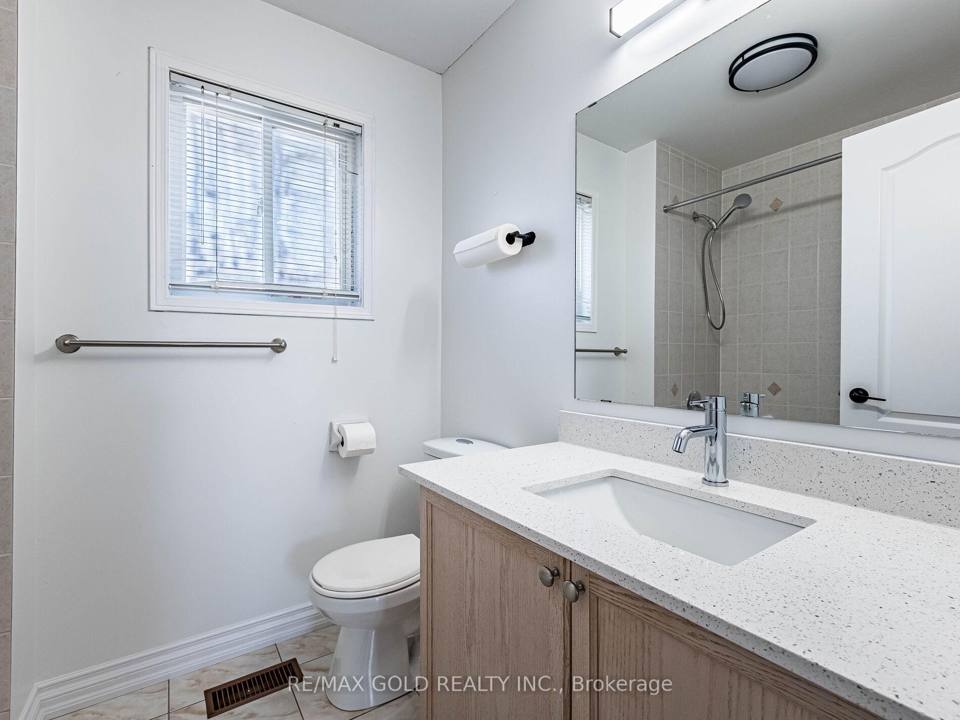 Photo 36 of 43 Sunnyview Road, Brampton, Fletcher's Meadow — HOMEH