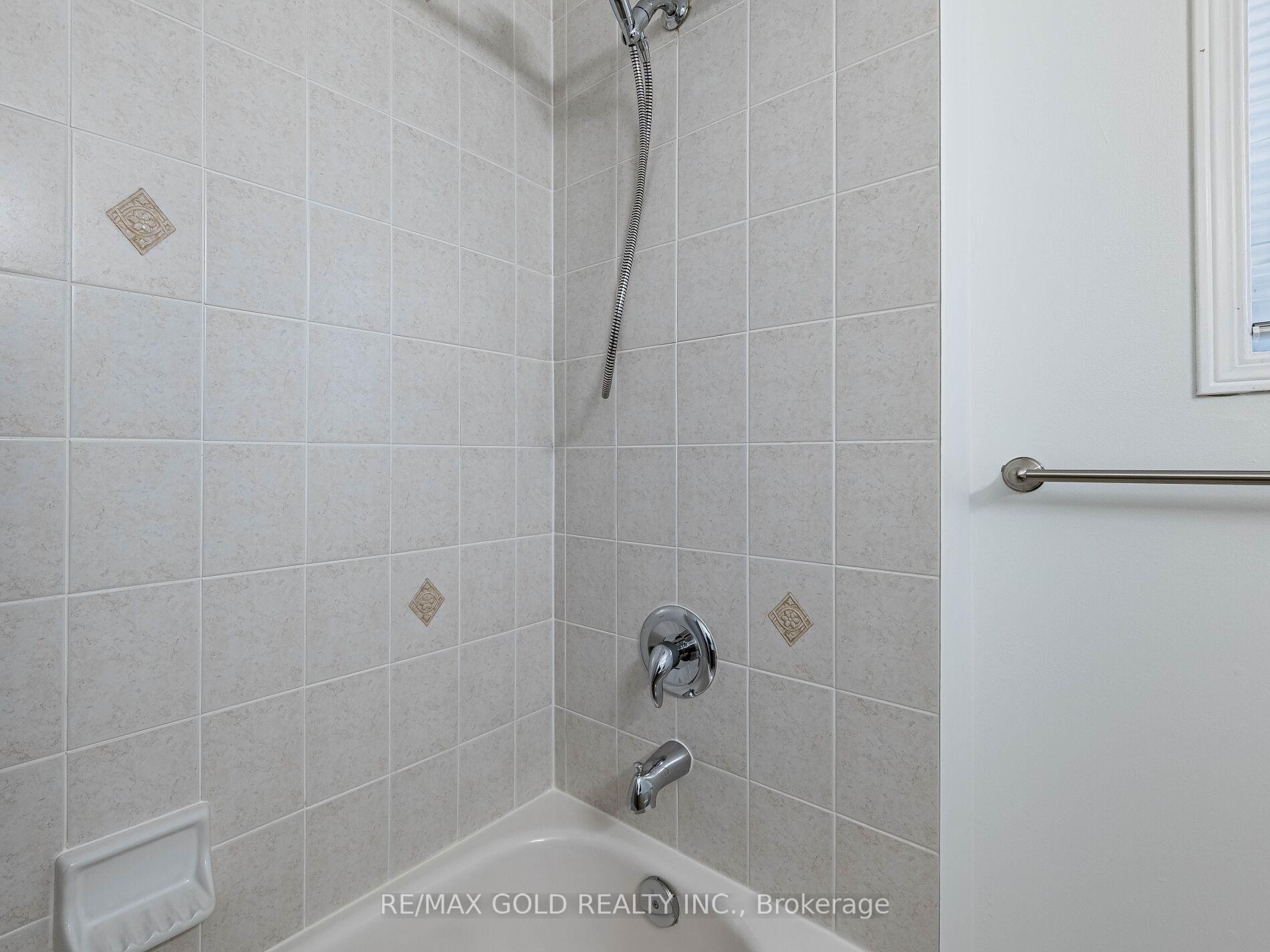 Photo 38 of 43 Sunnyview Road, Brampton, Fletcher's Meadow — HOMEH