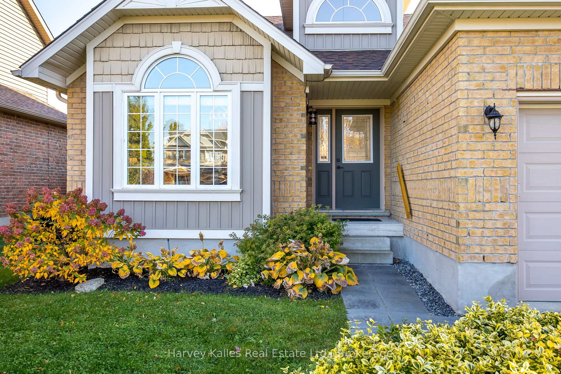 Photo 4 of 12 Chamberlain Crescent, Collingwood — HOMEH