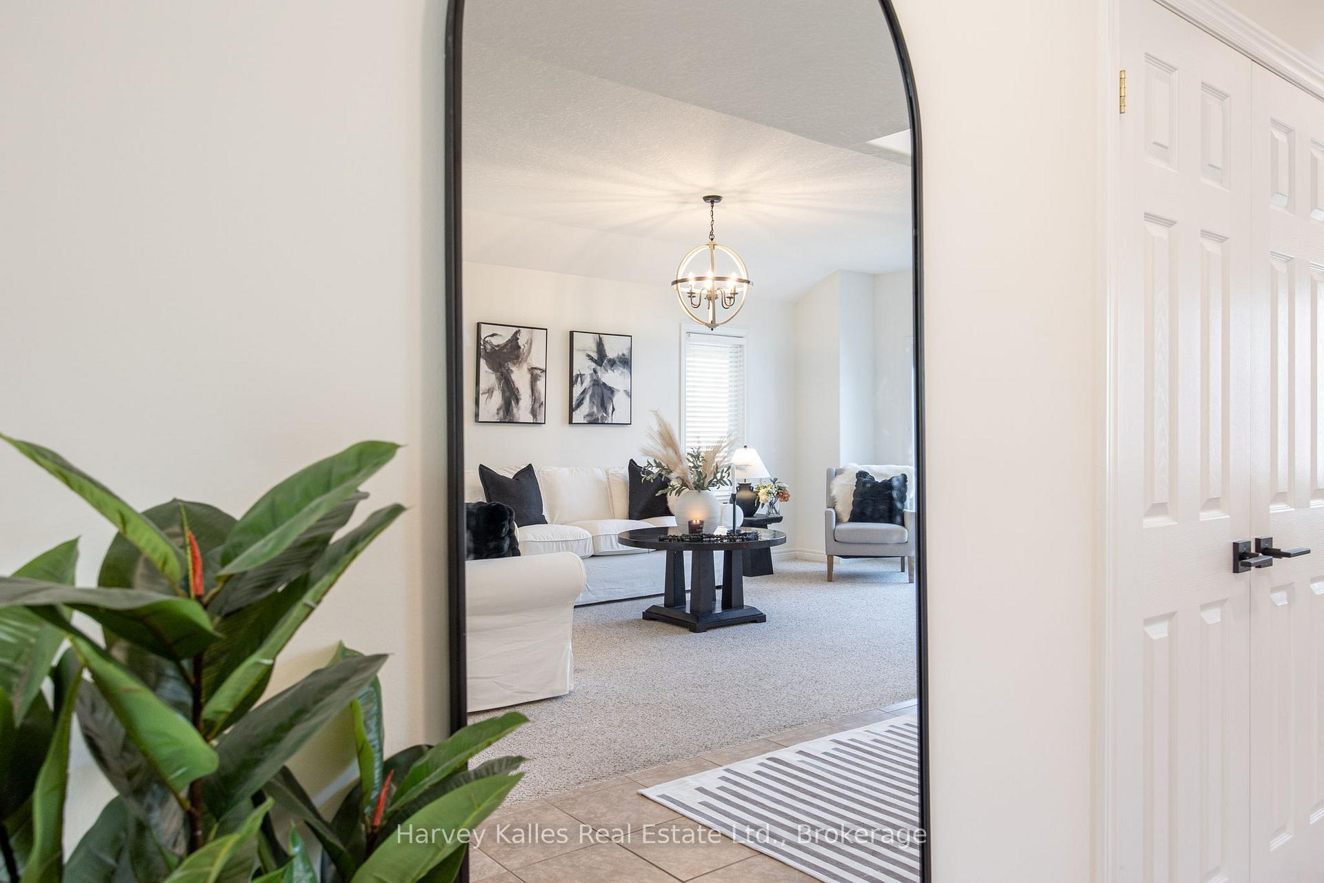 Photo 9 of 12 Chamberlain Crescent, Collingwood — HOMEH