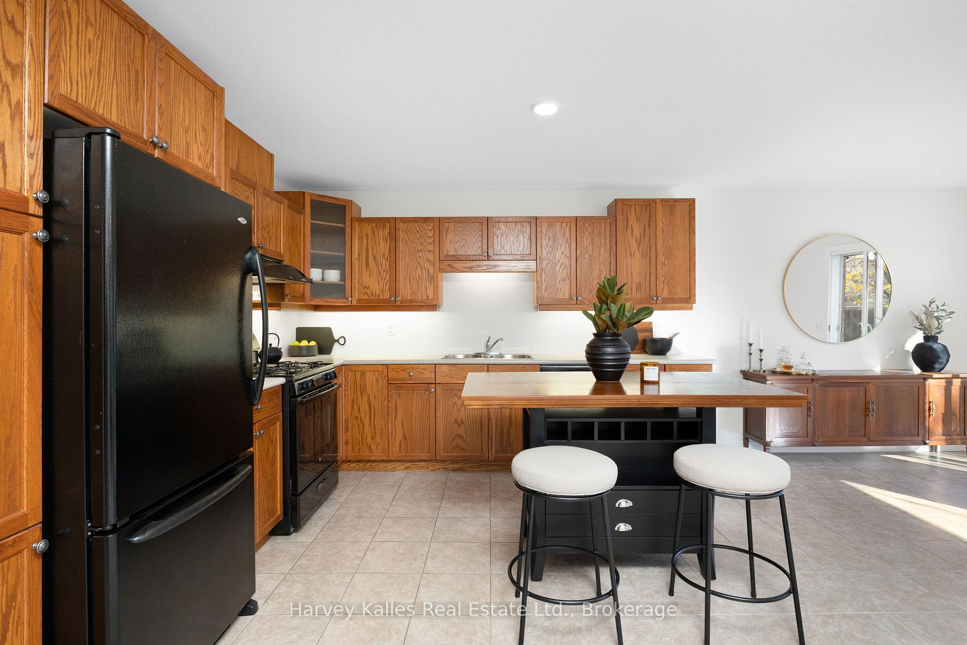 Photo 10 of 12 Chamberlain Crescent, Collingwood — HOMEH