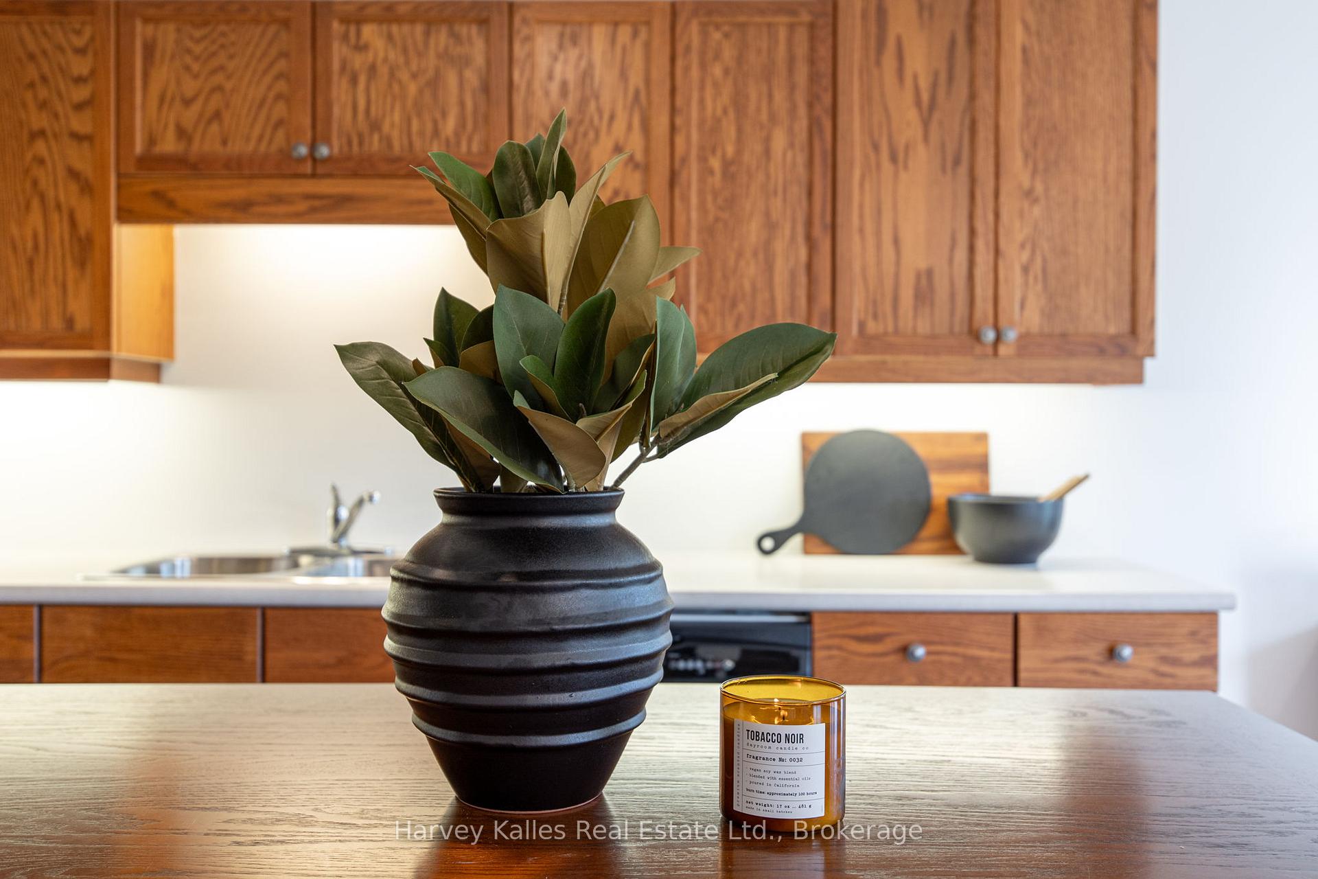 Photo 11 of 12 Chamberlain Crescent, Collingwood — HOMEH