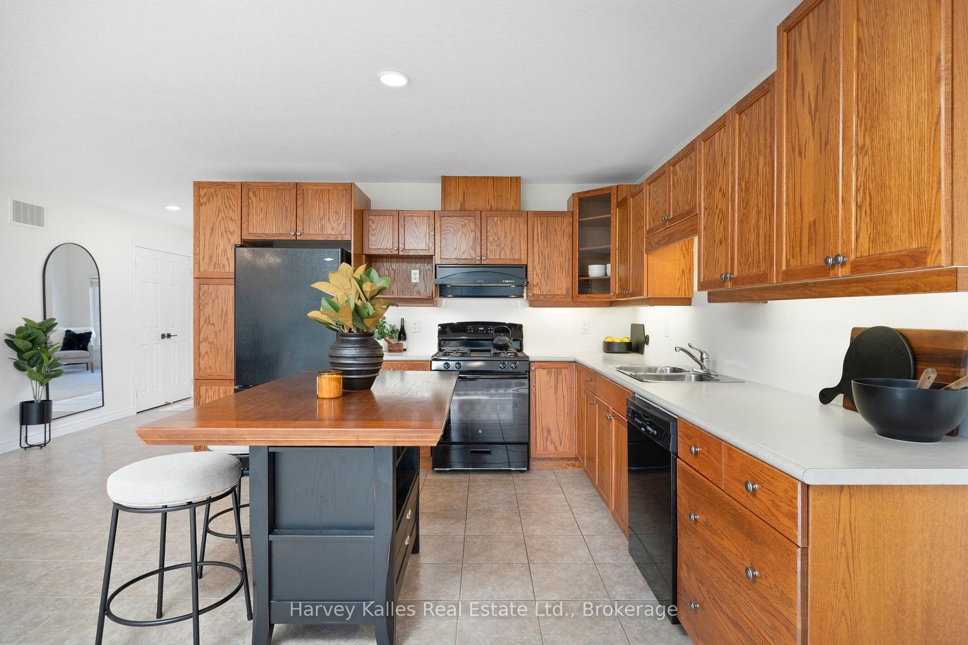 Photo 13 of 12 Chamberlain Crescent, Collingwood — HOMEH