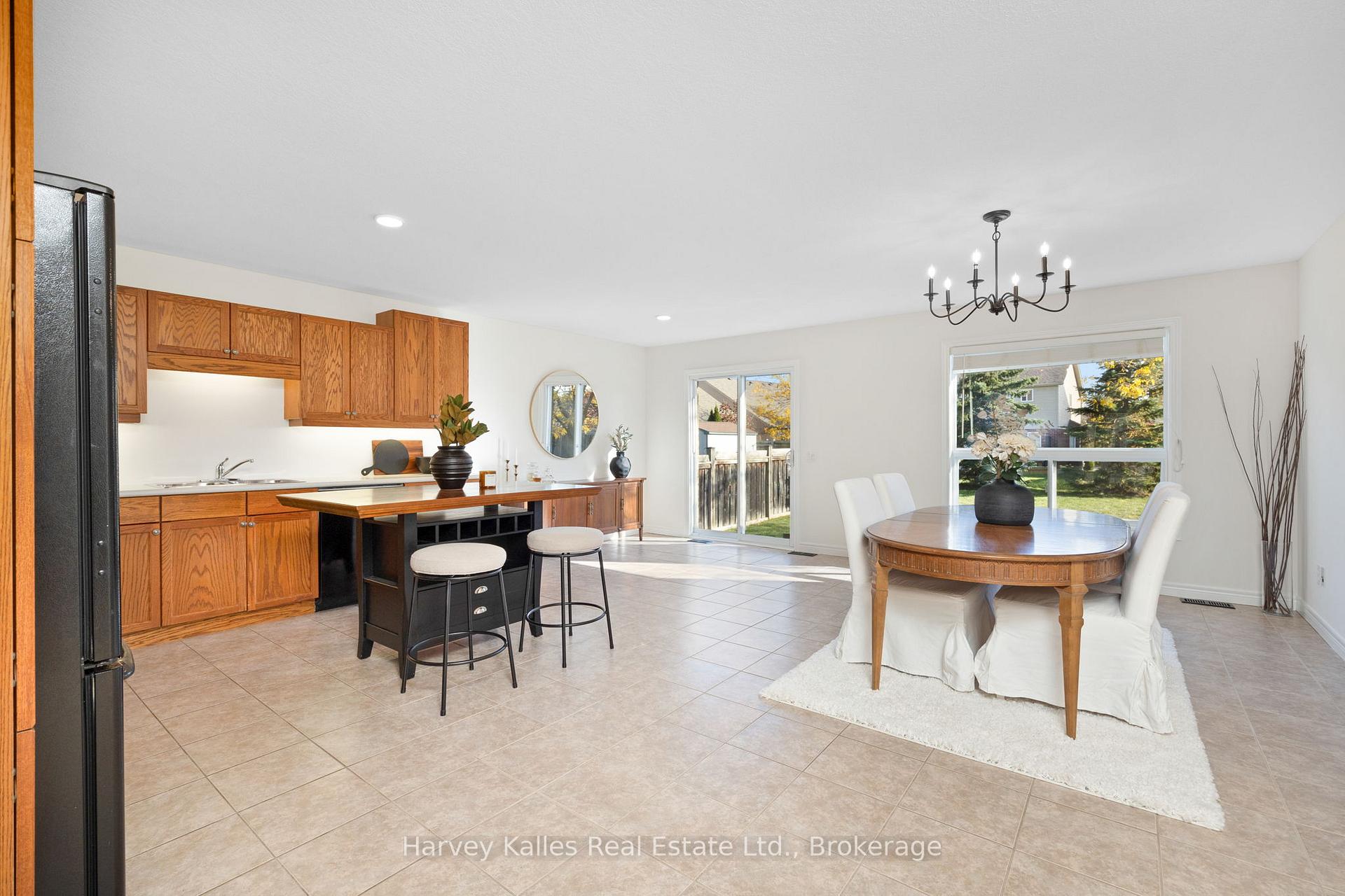 Photo 14 of 12 Chamberlain Crescent, Collingwood — HOMEH