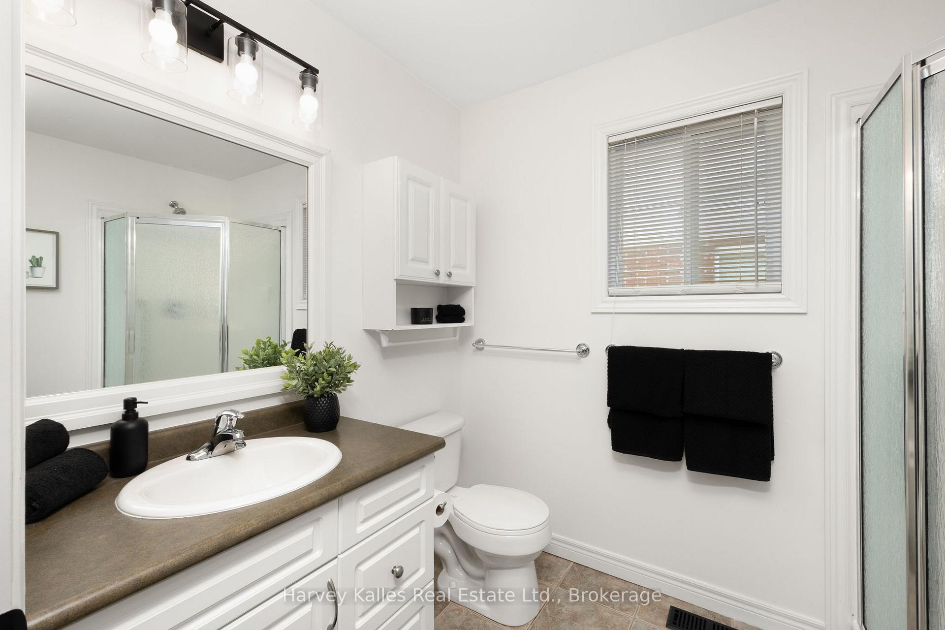 Photo 23 of 12 Chamberlain Crescent, Collingwood — HOMEH