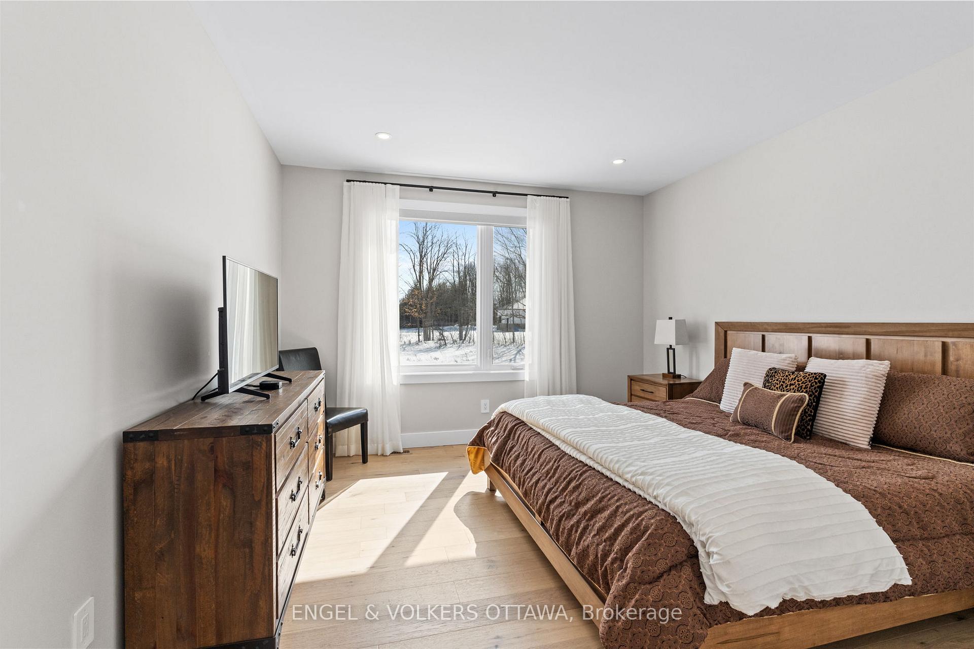 Photo 29 of 425 Ginger Crescent, Ottawa, Metcalfe — HOMEH