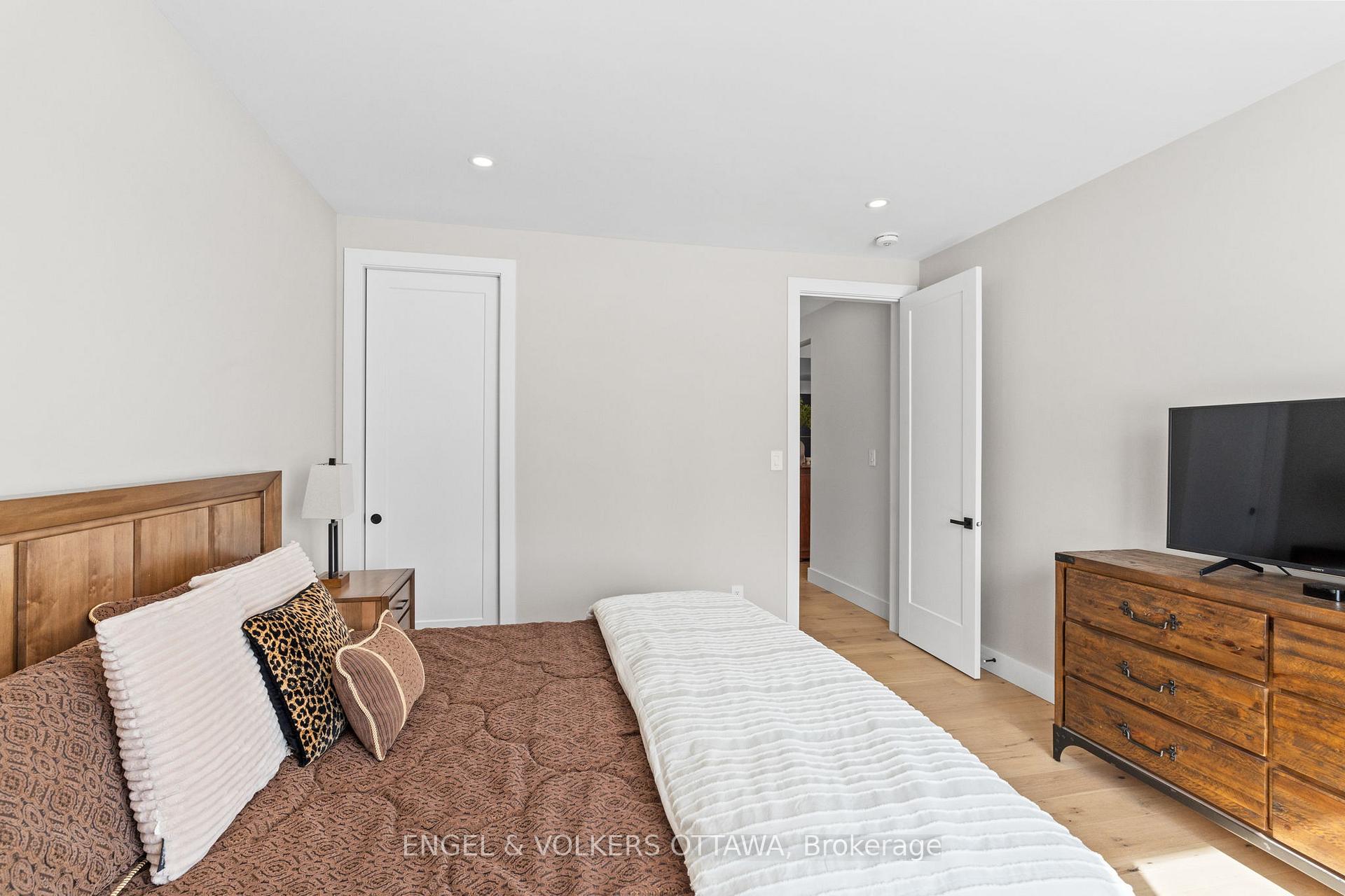 Photo 30 of 425 Ginger Crescent, Ottawa, Metcalfe — HOMEH