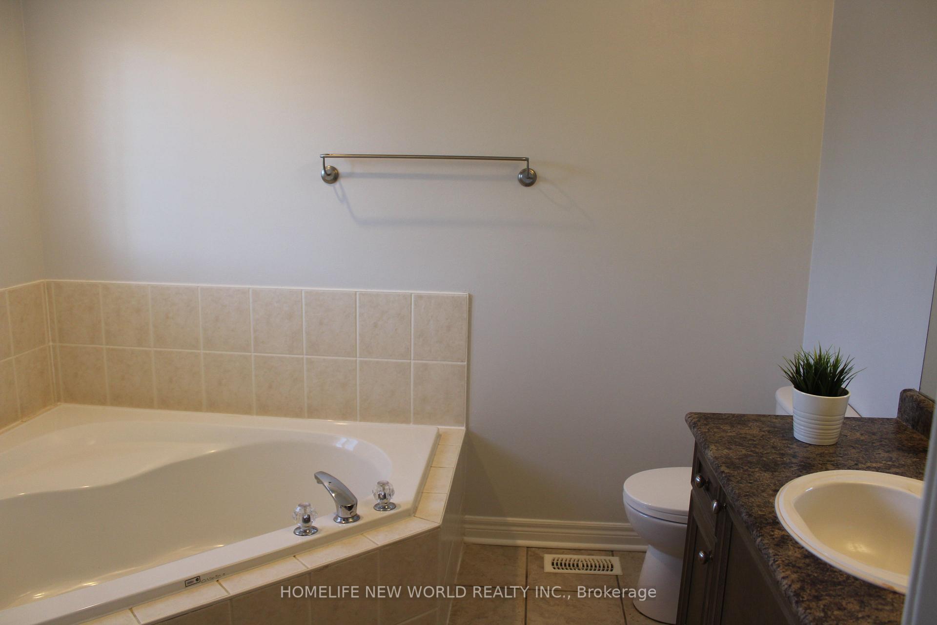 Photo 15 of 60 Bambi Crescent, Georgina, Keswick South — HOMEH