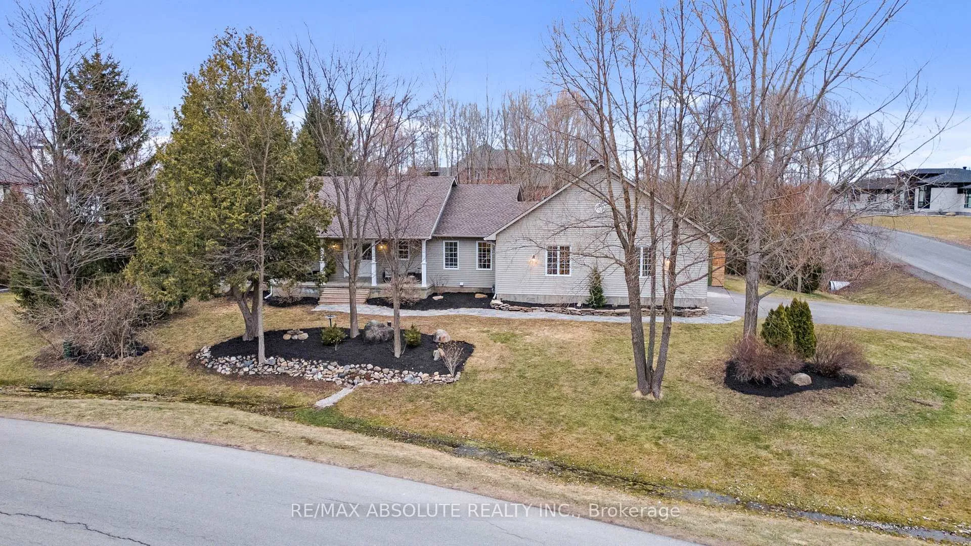 Front of 1601 Shauna Crescent
