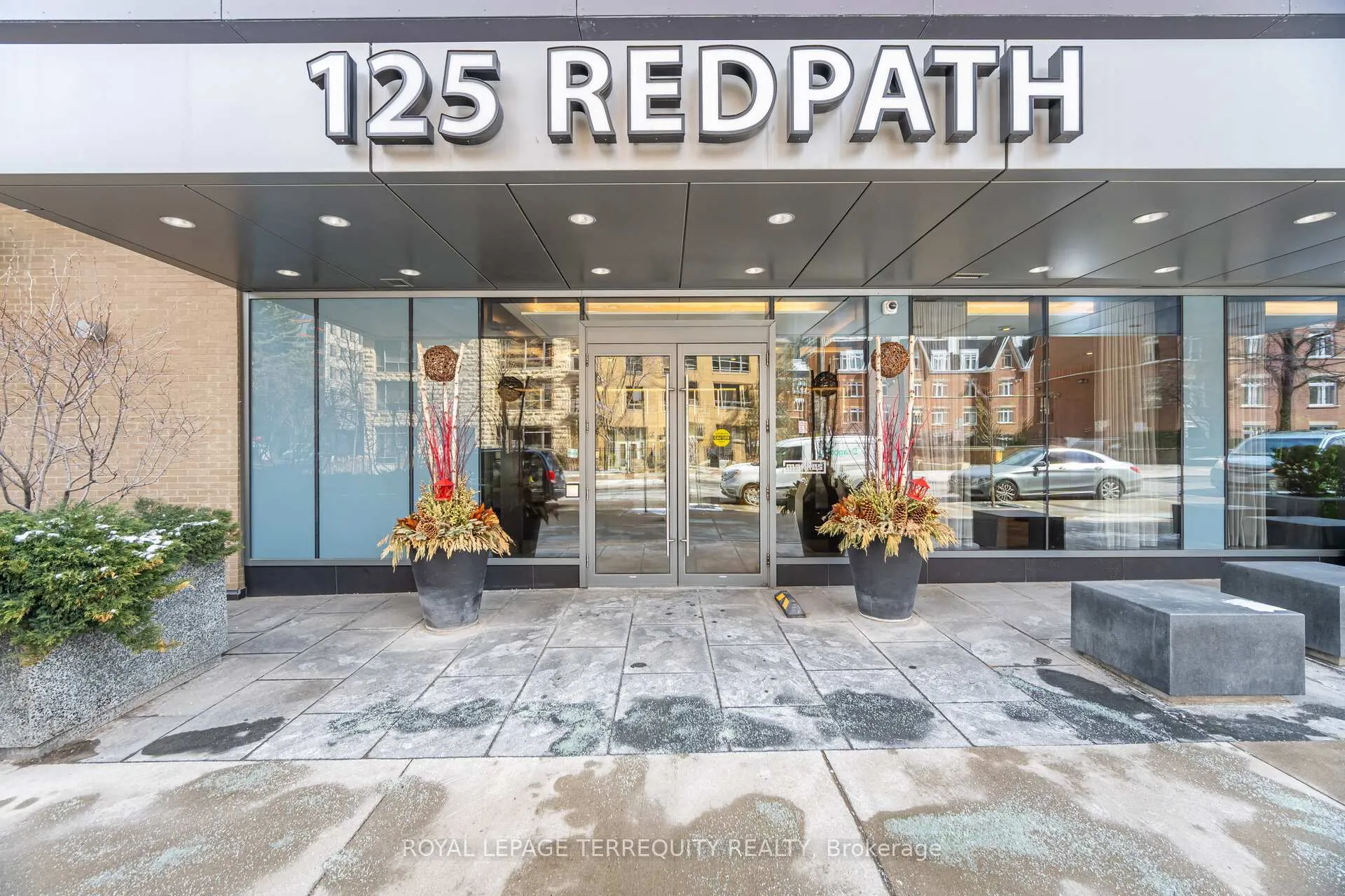Front of Unit 405, 125 Redpath Avenue