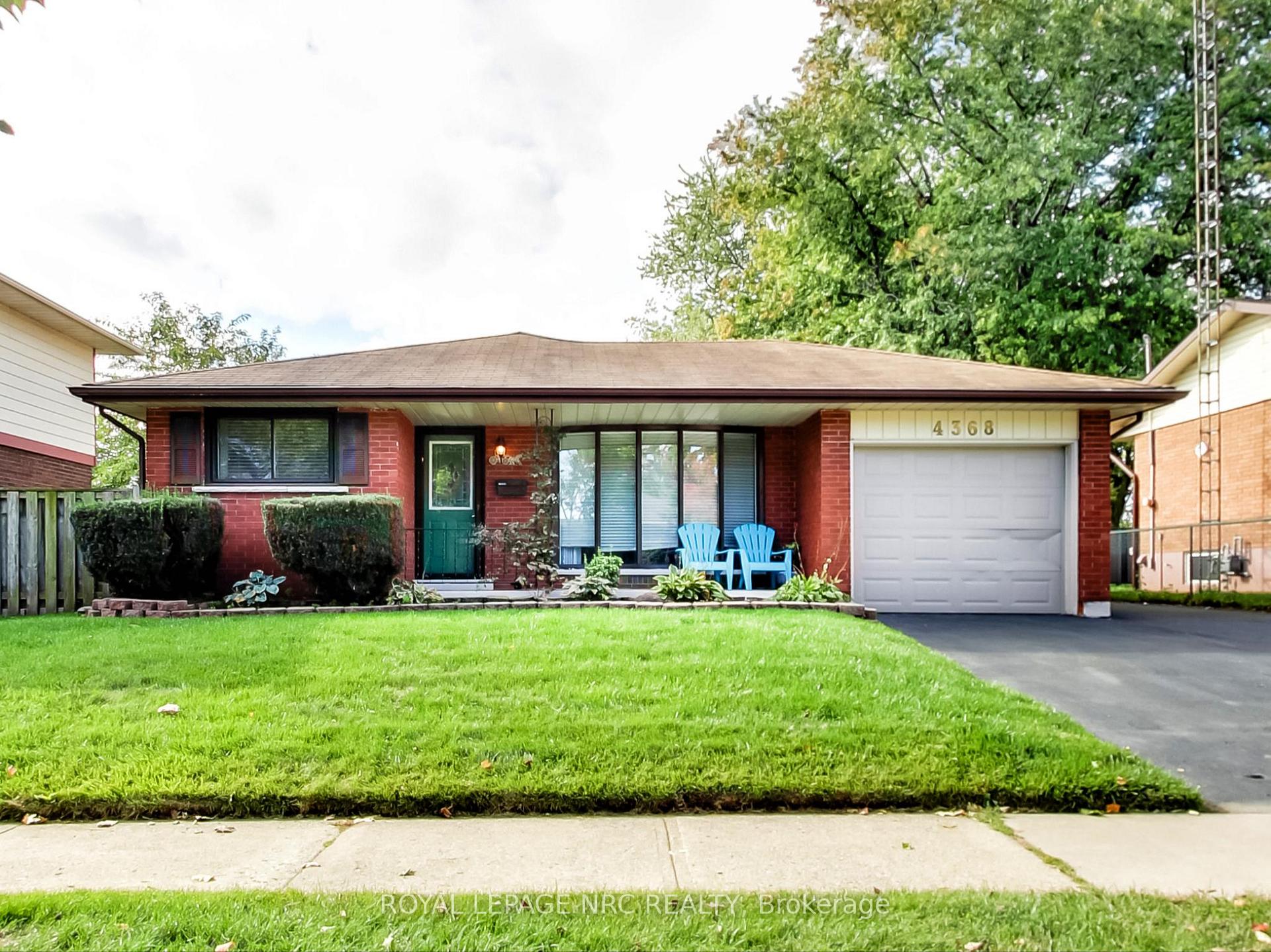 Photo 1 of 4368 Longmoor Drive, Burlington, Shoreacres — HOMEH