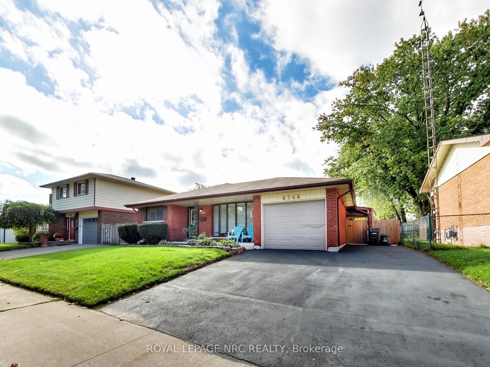 Photo 2 of 4368 Longmoor Drive, Burlington, Shoreacres — HOMEH