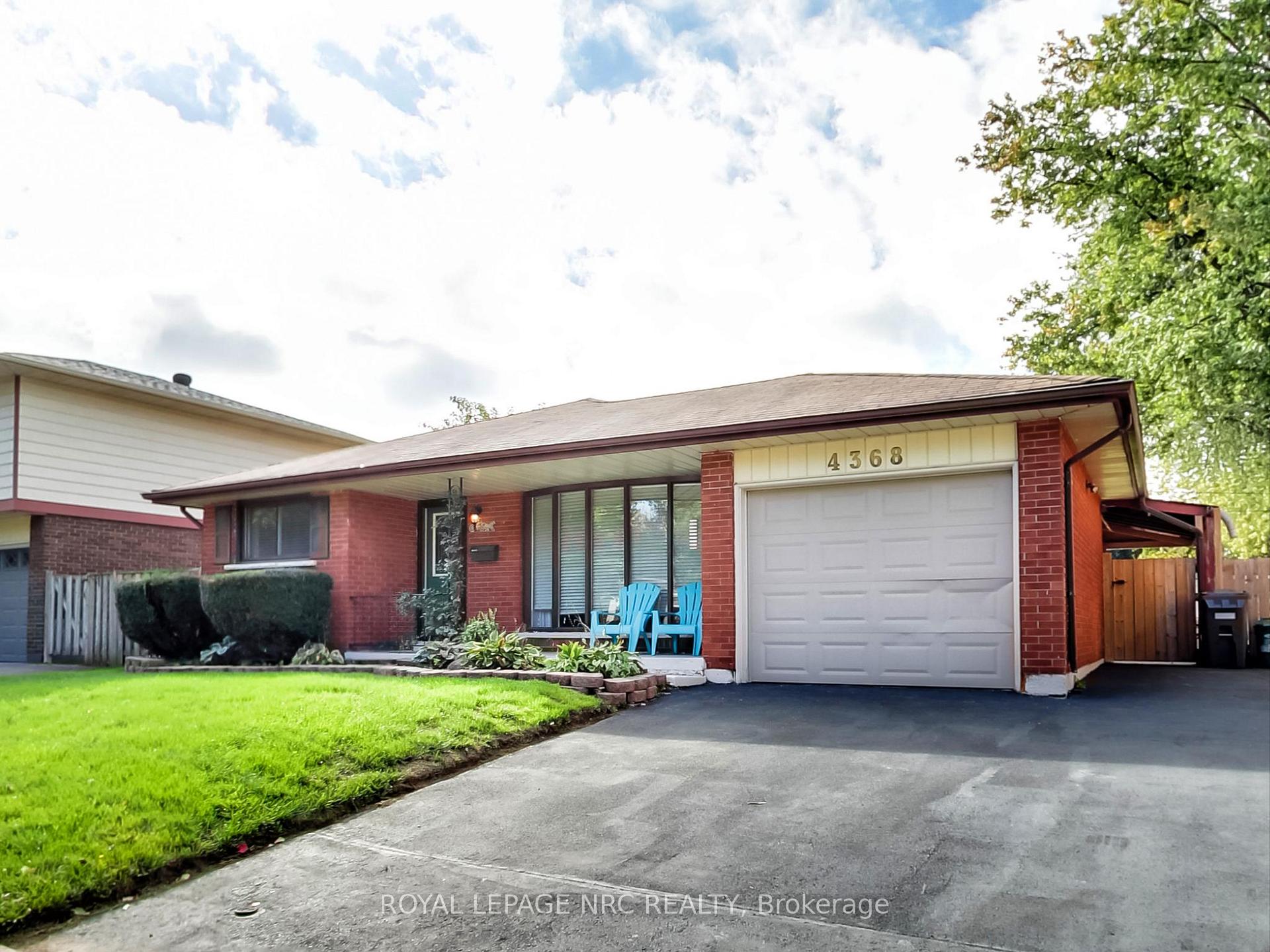 Photo 3 of 4368 Longmoor Drive, Burlington, Shoreacres — HOMEH