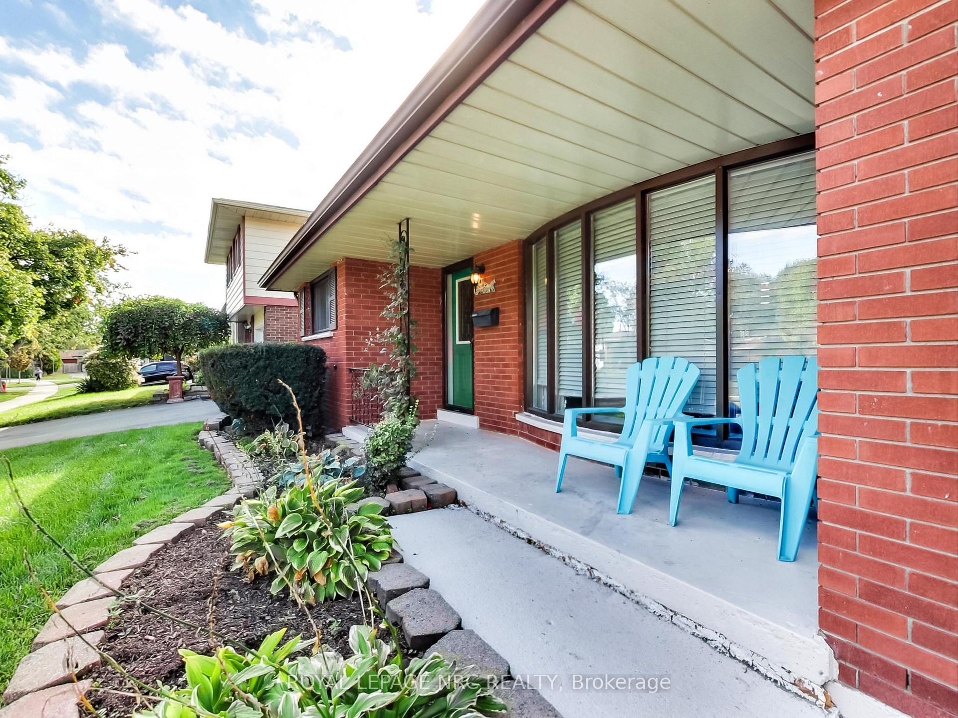 Photo 4 of 4368 Longmoor Drive, Burlington, Shoreacres — HOMEH