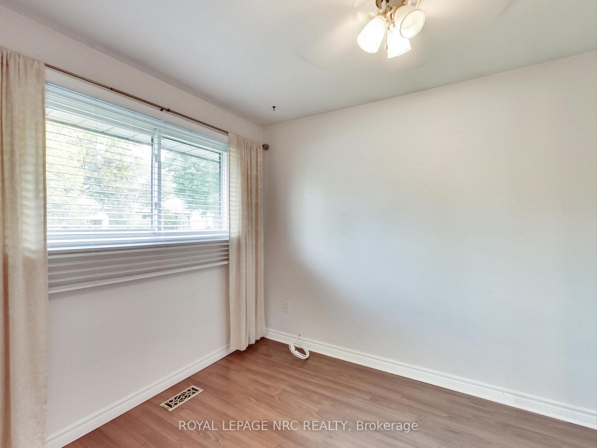 Photo 6 of 4368 Longmoor Drive, Burlington, Shoreacres — HOMEH