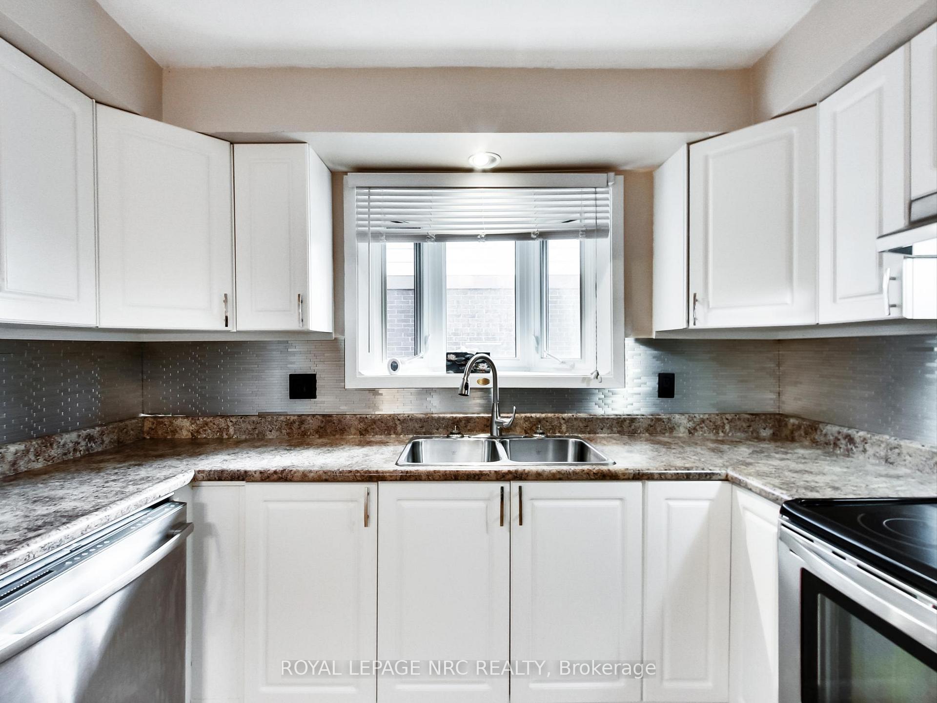 Photo 10 of 4368 Longmoor Drive, Burlington, Shoreacres — HOMEH
