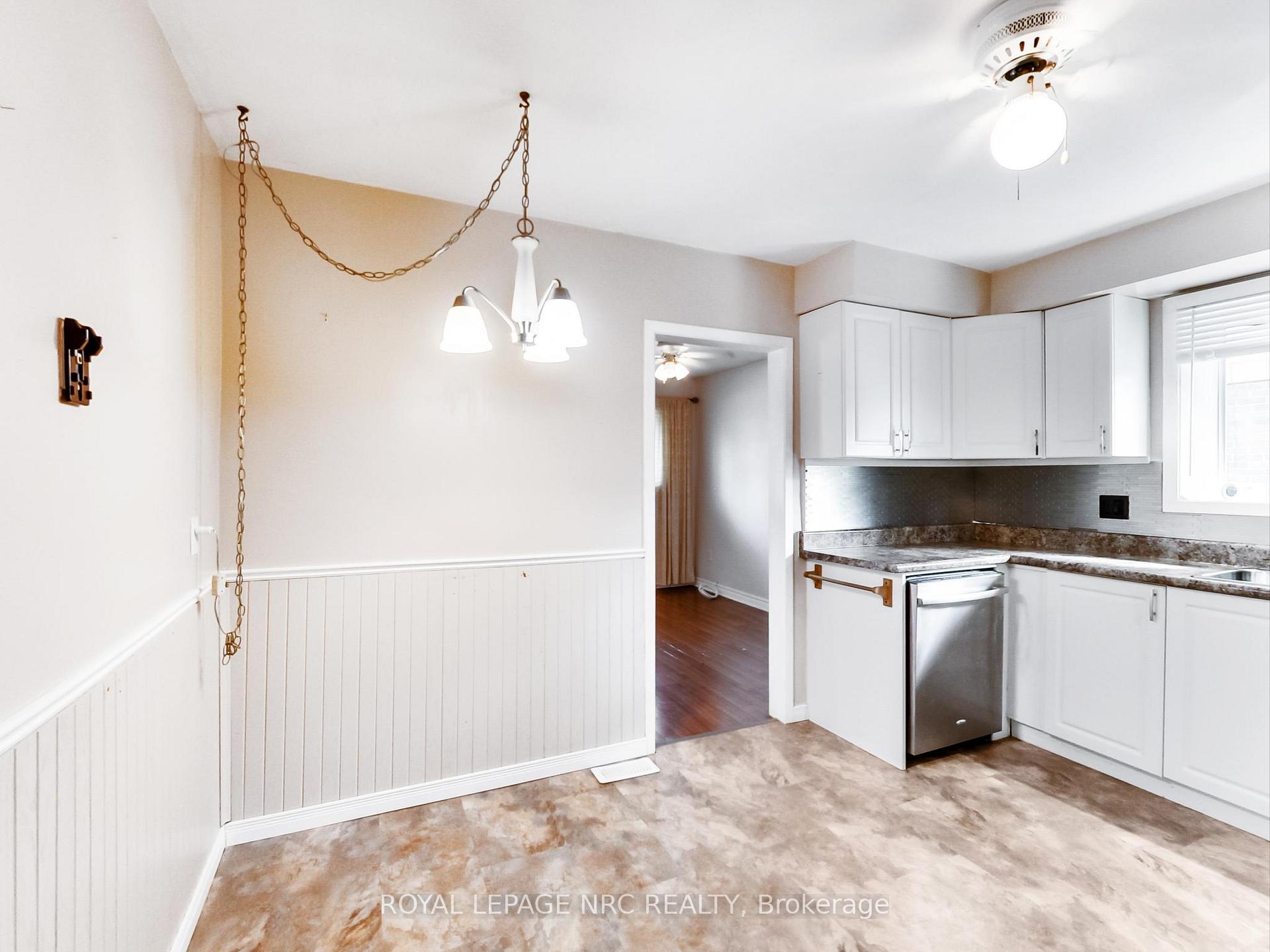 Photo 12 of 4368 Longmoor Drive, Burlington, Shoreacres — HOMEH