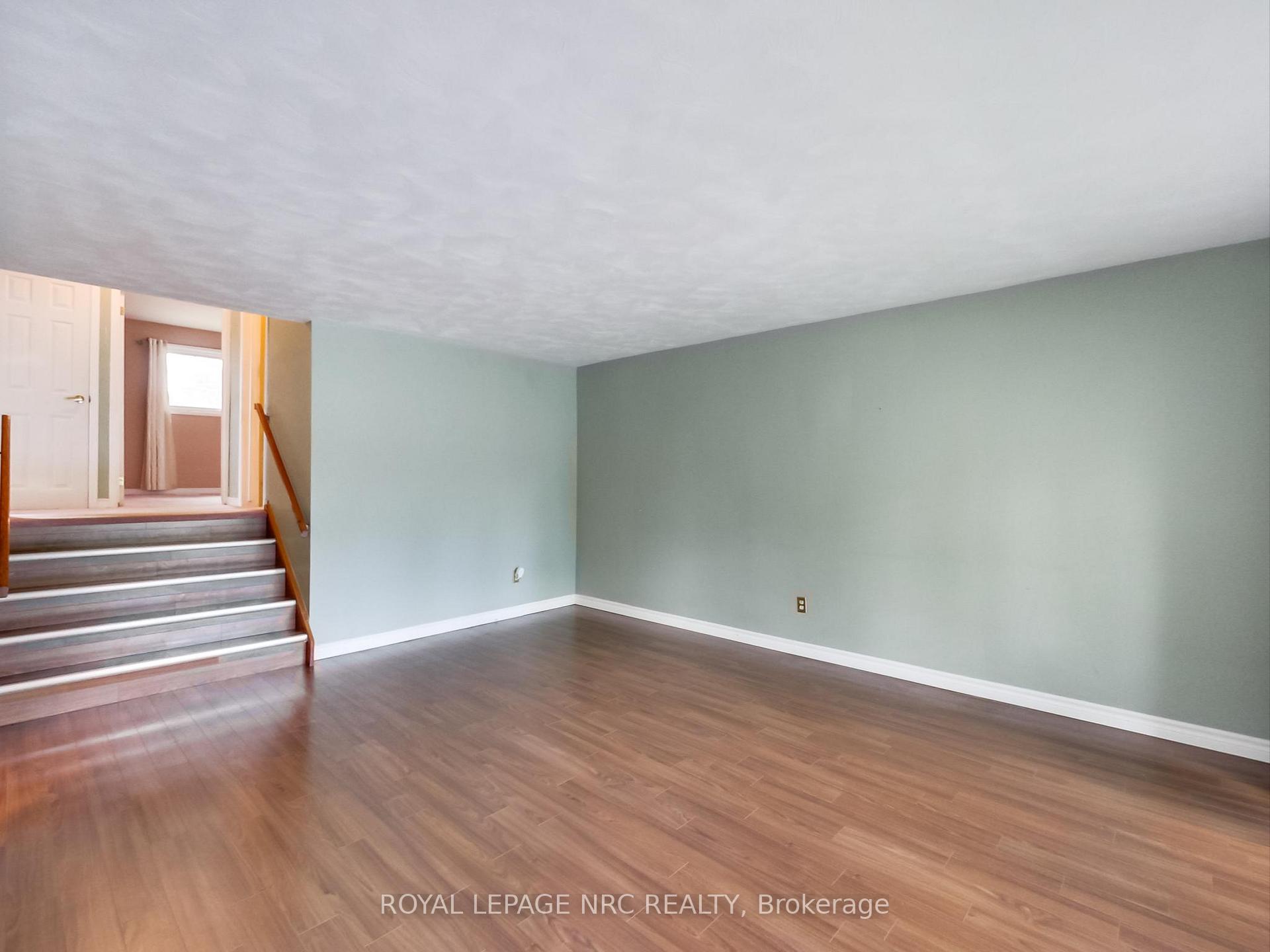 Photo 14 of 4368 Longmoor Drive, Burlington, Shoreacres — HOMEH