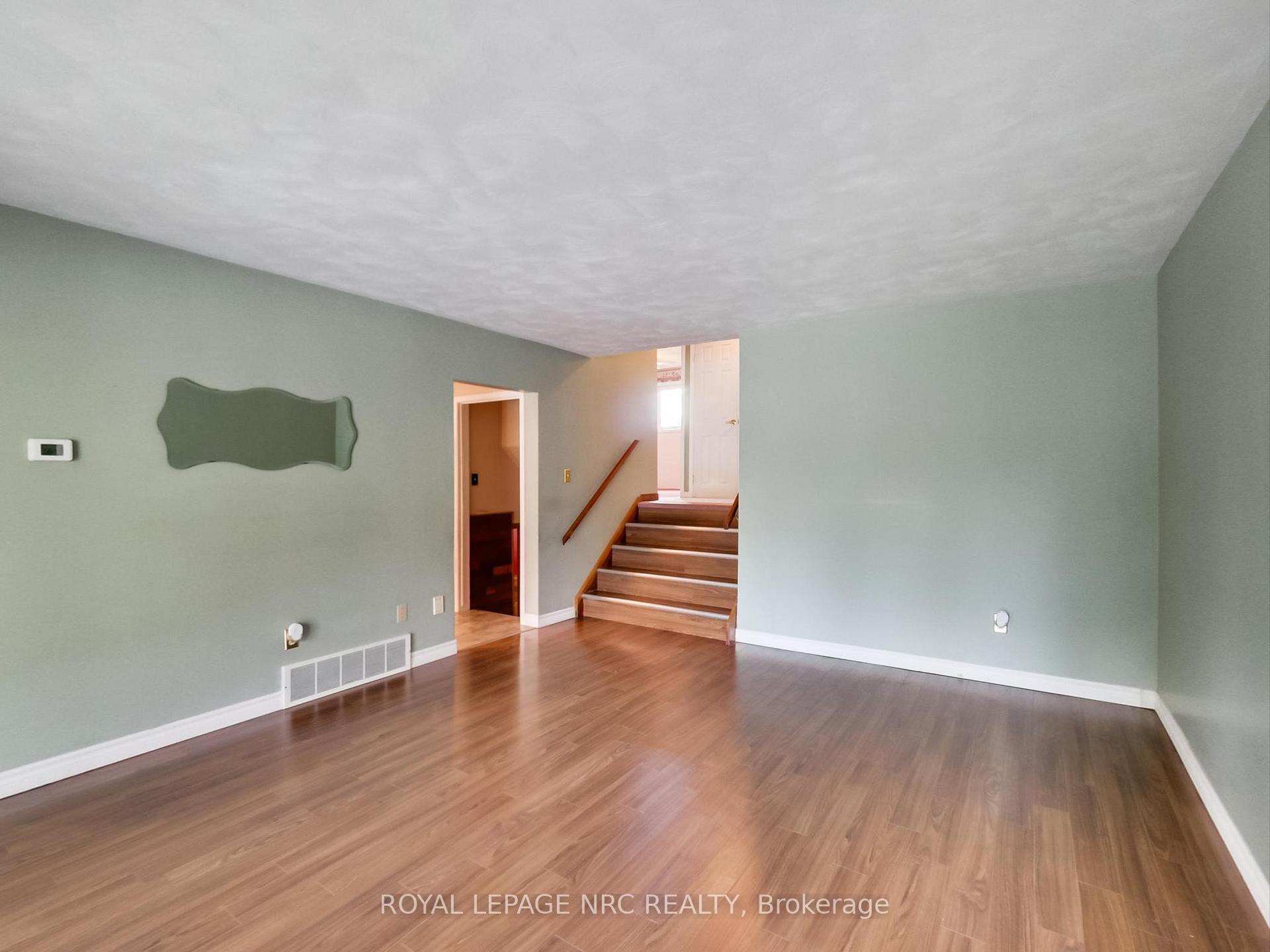 Photo 15 of 4368 Longmoor Drive, Burlington, Shoreacres — HOMEH