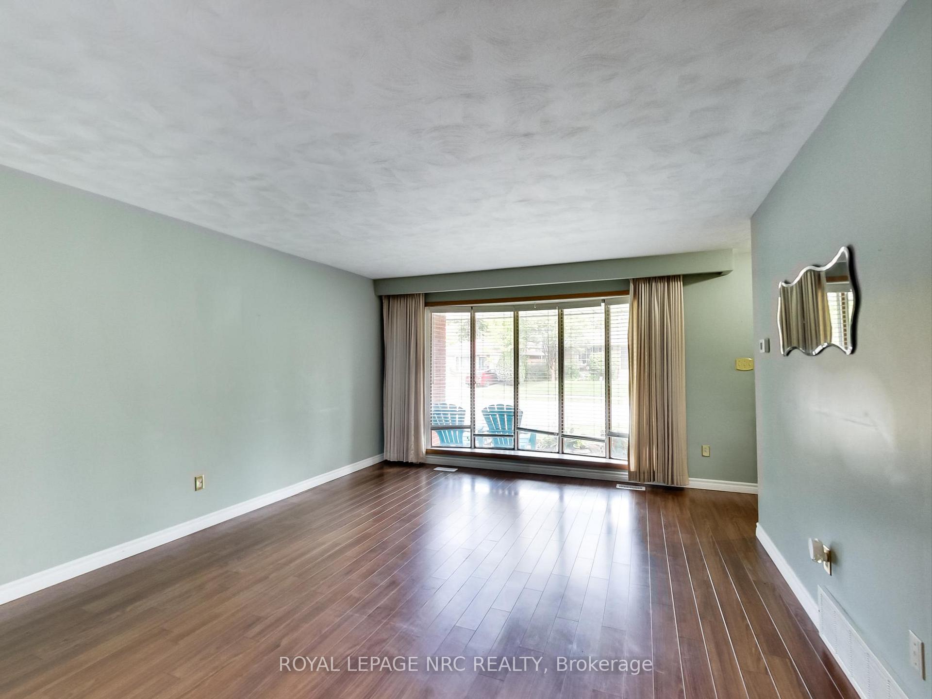 Photo 17 of 4368 Longmoor Drive, Burlington, Shoreacres — HOMEH