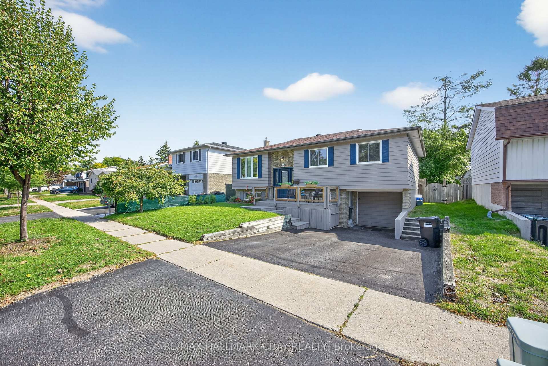 Photo 2 of 121 Marshall Street, Barrie, Allandale Heights — HOMEH