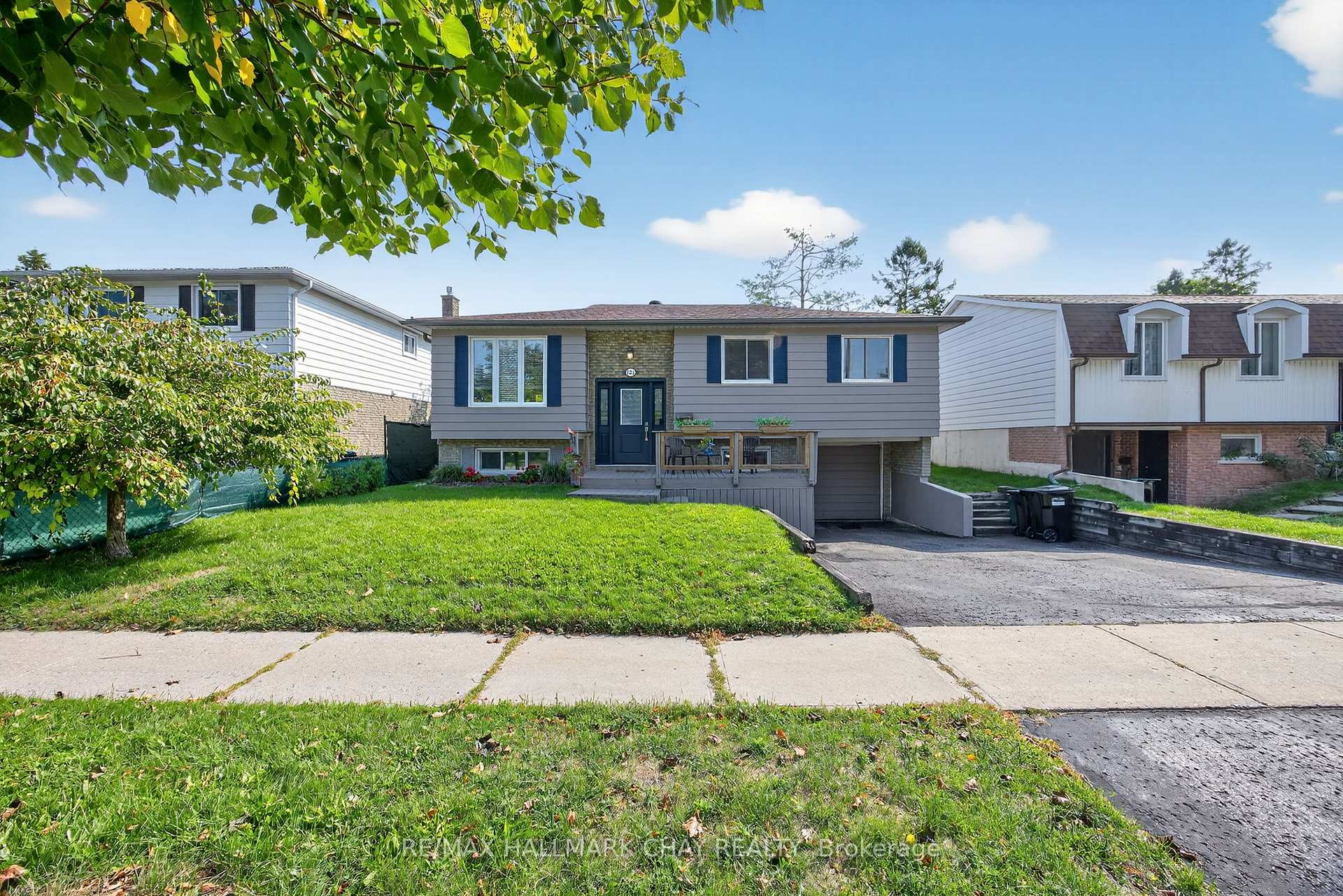 Photo 3 of 121 Marshall Street, Barrie, Allandale Heights — HOMEH