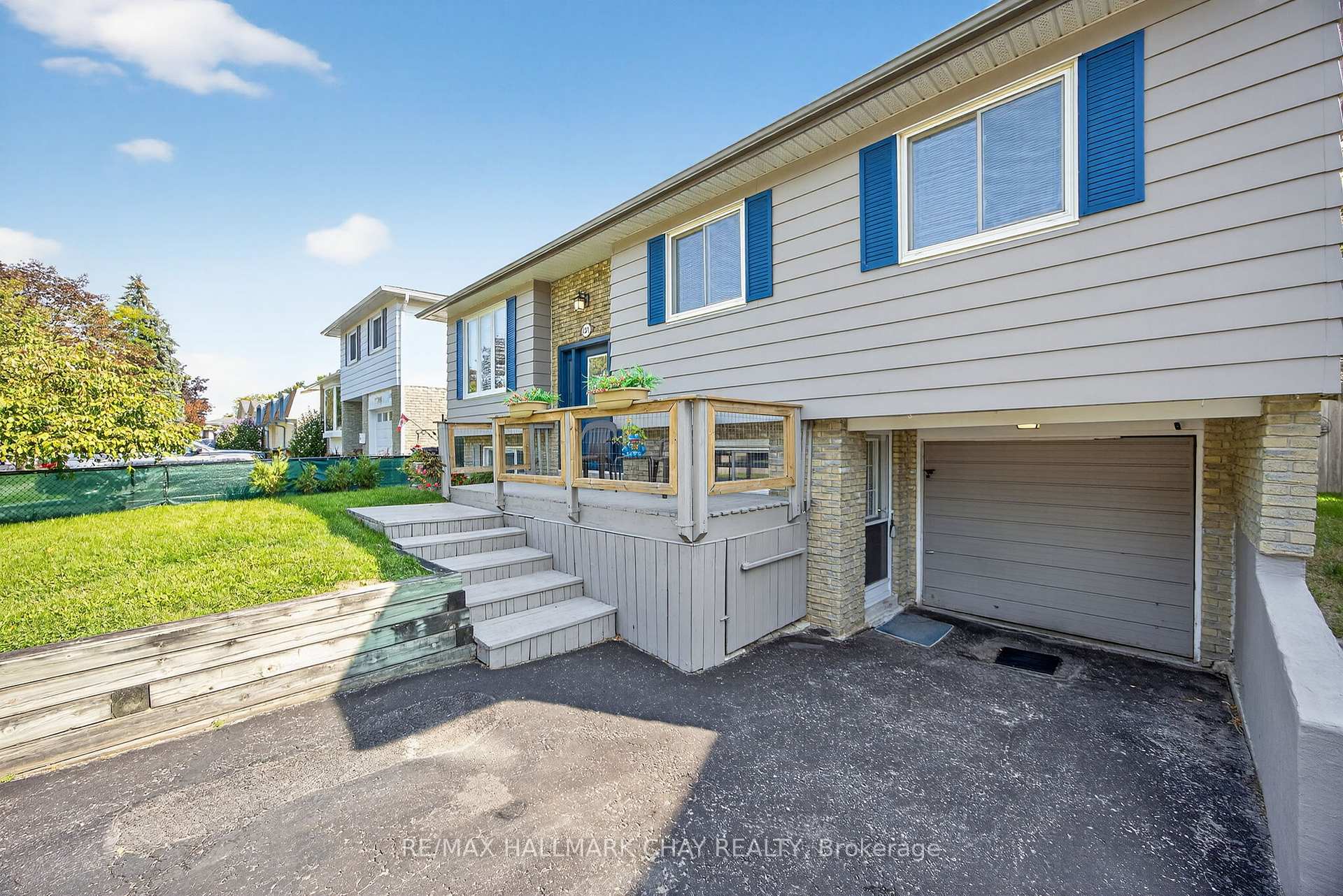 Photo 4 of 121 Marshall Street, Barrie, Allandale Heights — HOMEH