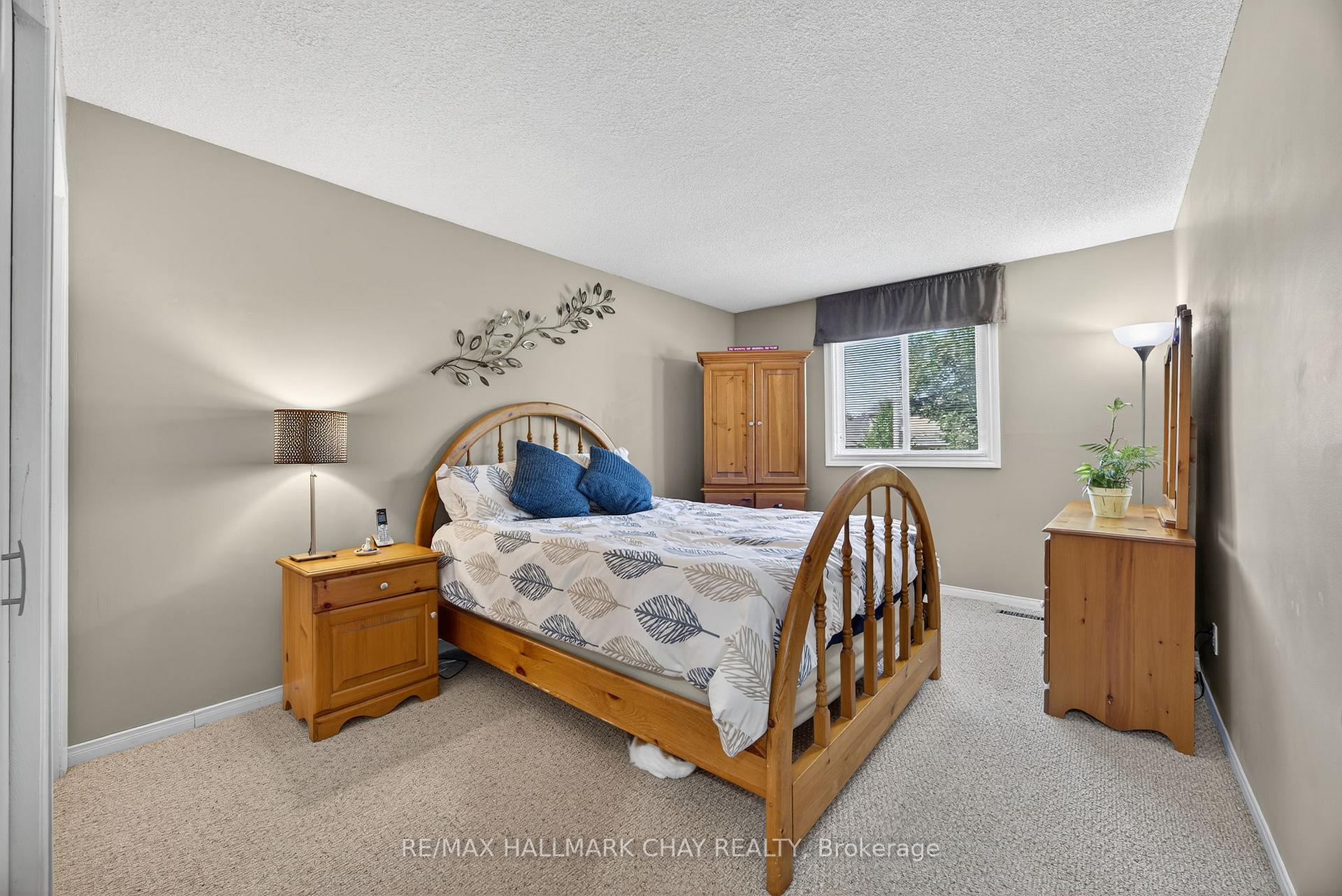 Photo 16 of 121 Marshall Street, Barrie, Allandale Heights — HOMEH