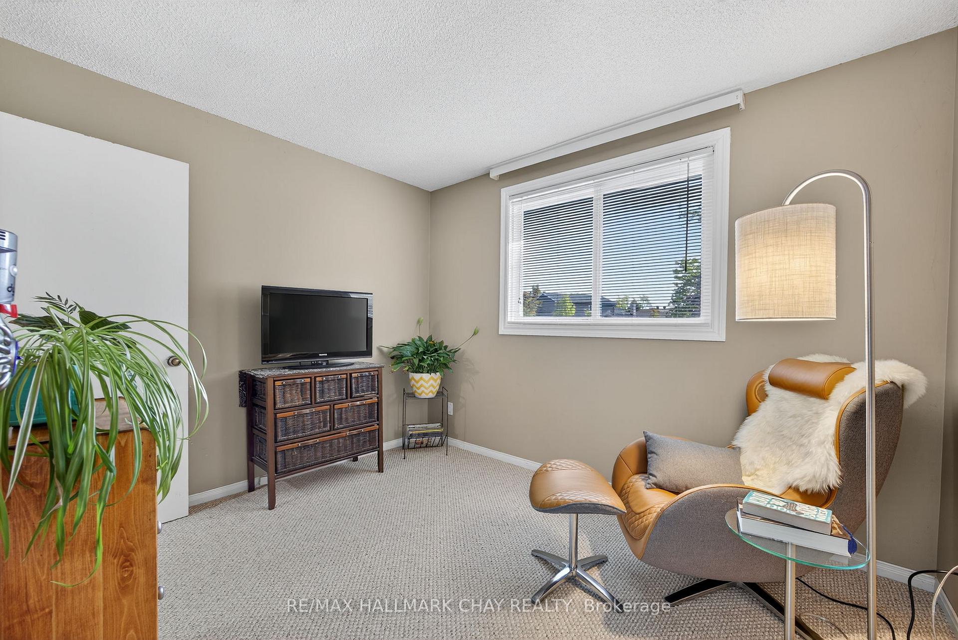 Photo 19 of 121 Marshall Street, Barrie, Allandale Heights — HOMEH
