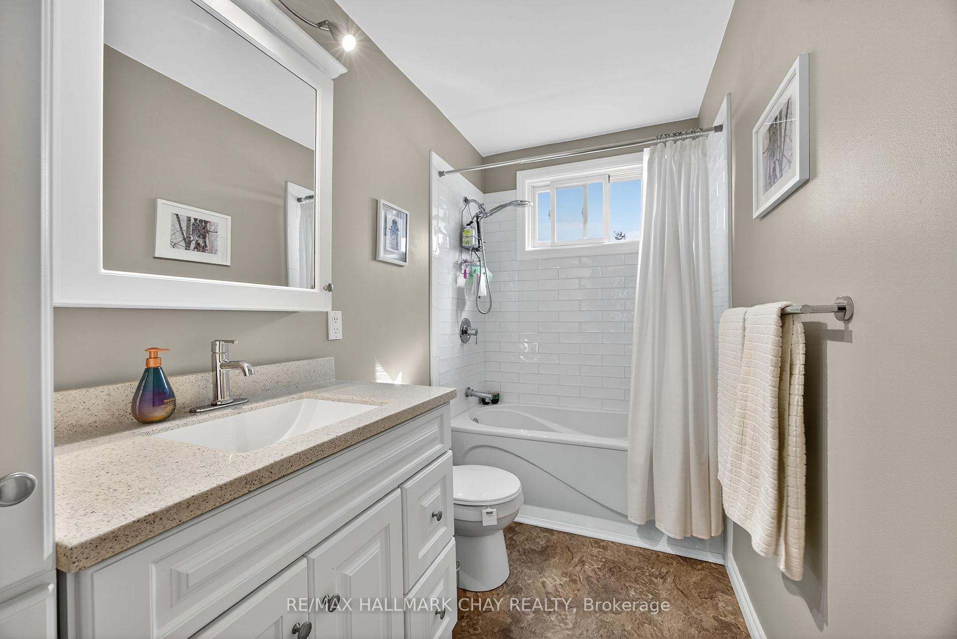 Photo 22 of 121 Marshall Street, Barrie, Allandale Heights — HOMEH