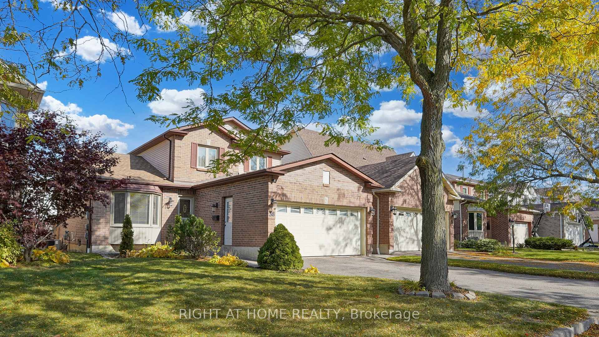 Photo 2 of 38 Redmond Drive, Ajax, Central — HOMEH