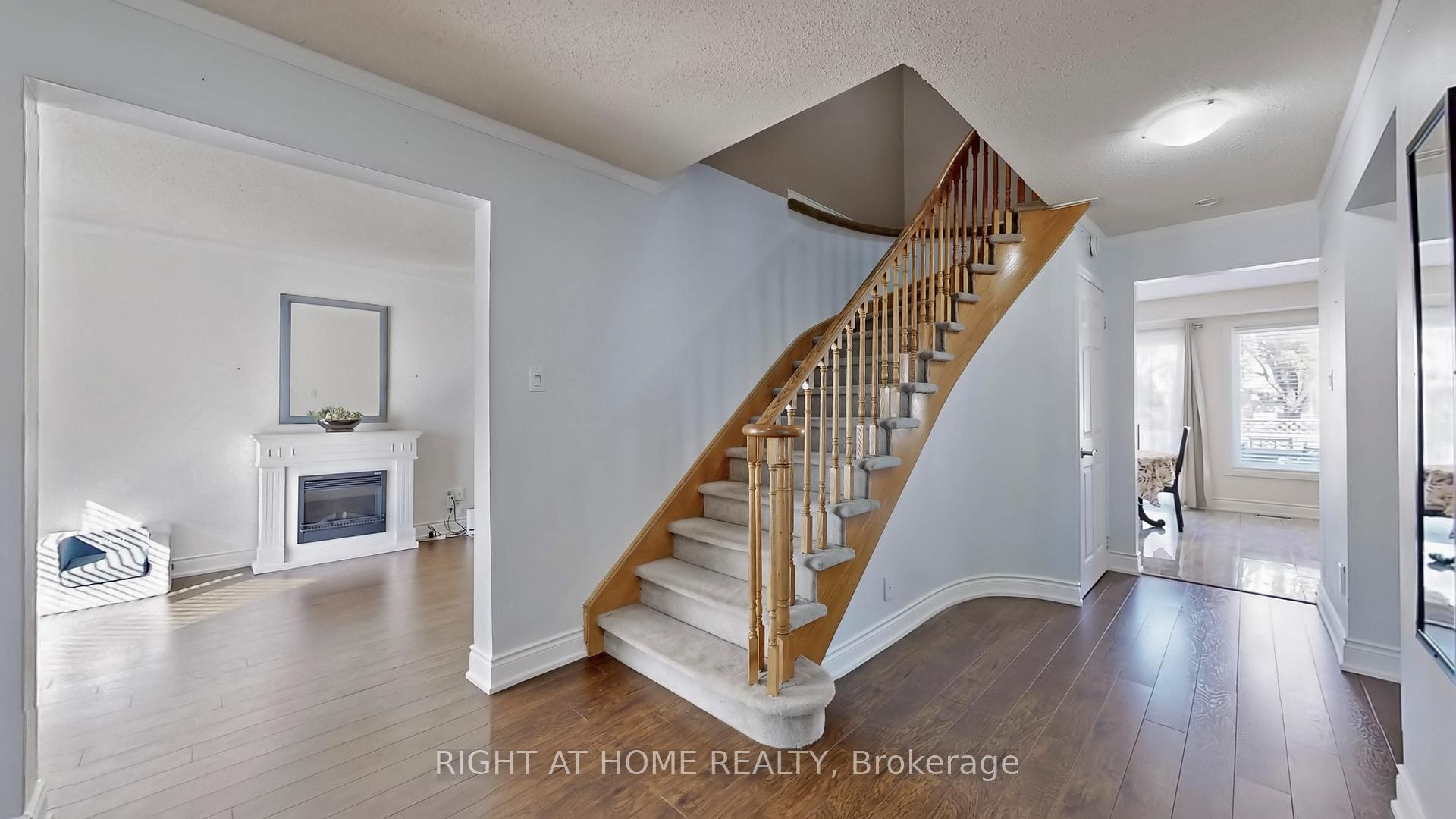 Photo 3 of 38 Redmond Drive, Ajax, Central — HOMEH