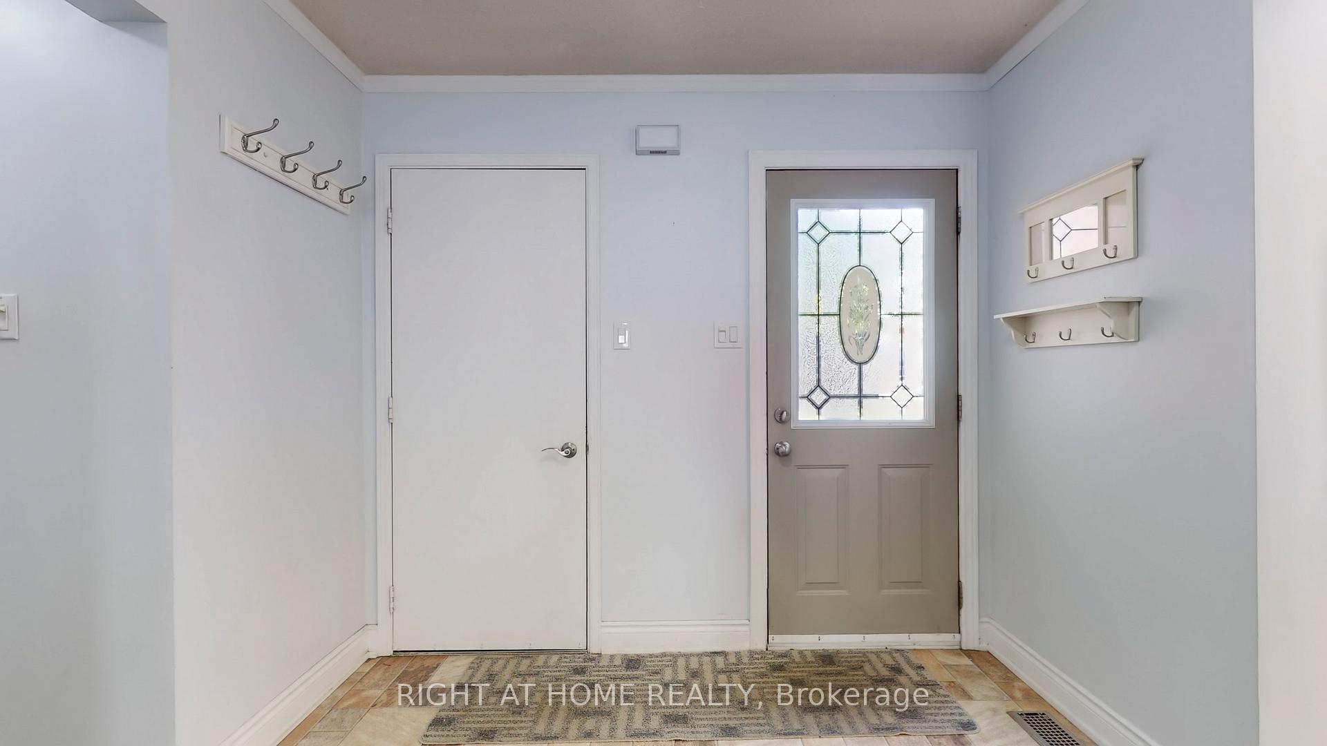 Photo 5 of 38 Redmond Drive, Ajax, Central — HOMEH