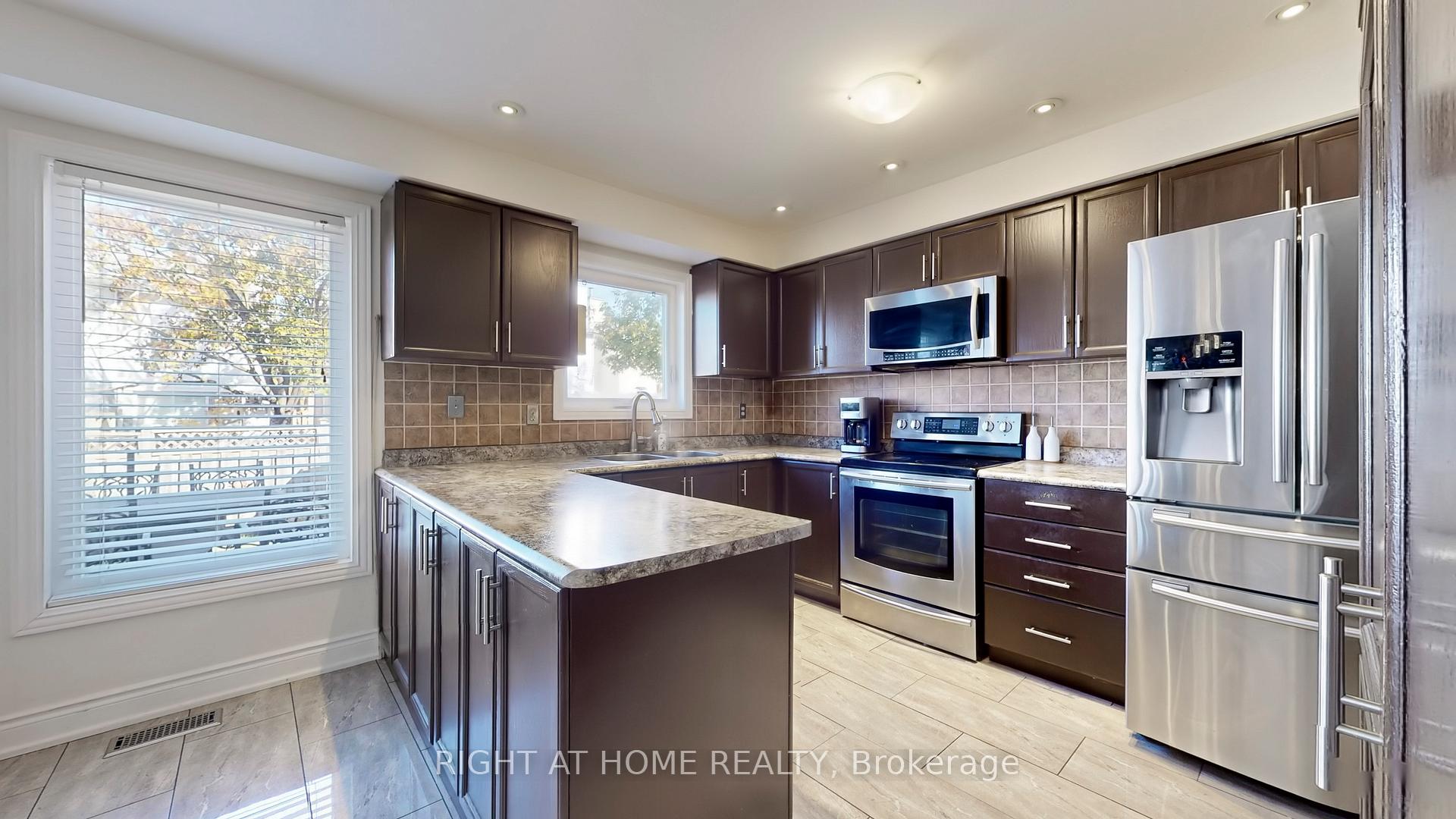 Photo 12 of 38 Redmond Drive, Ajax, Central — HOMEH