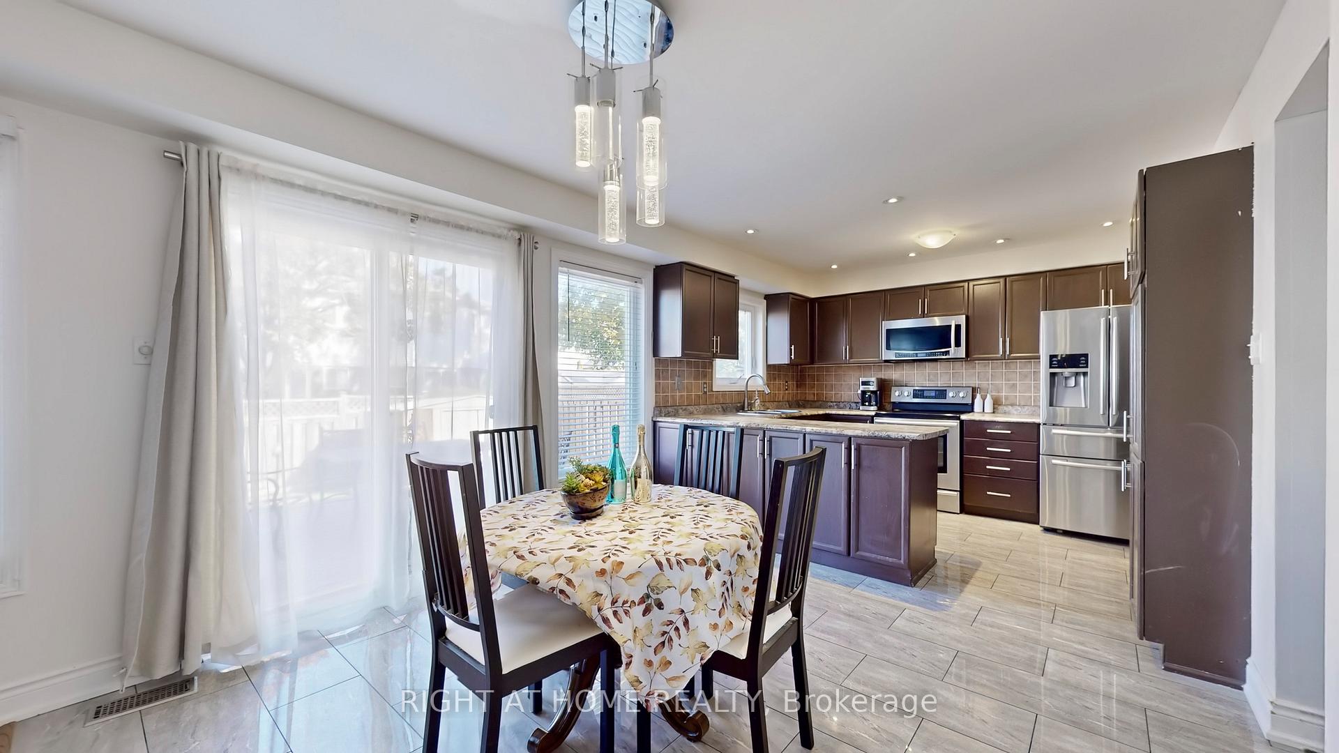Photo 16 of 38 Redmond Drive, Ajax, Central — HOMEH