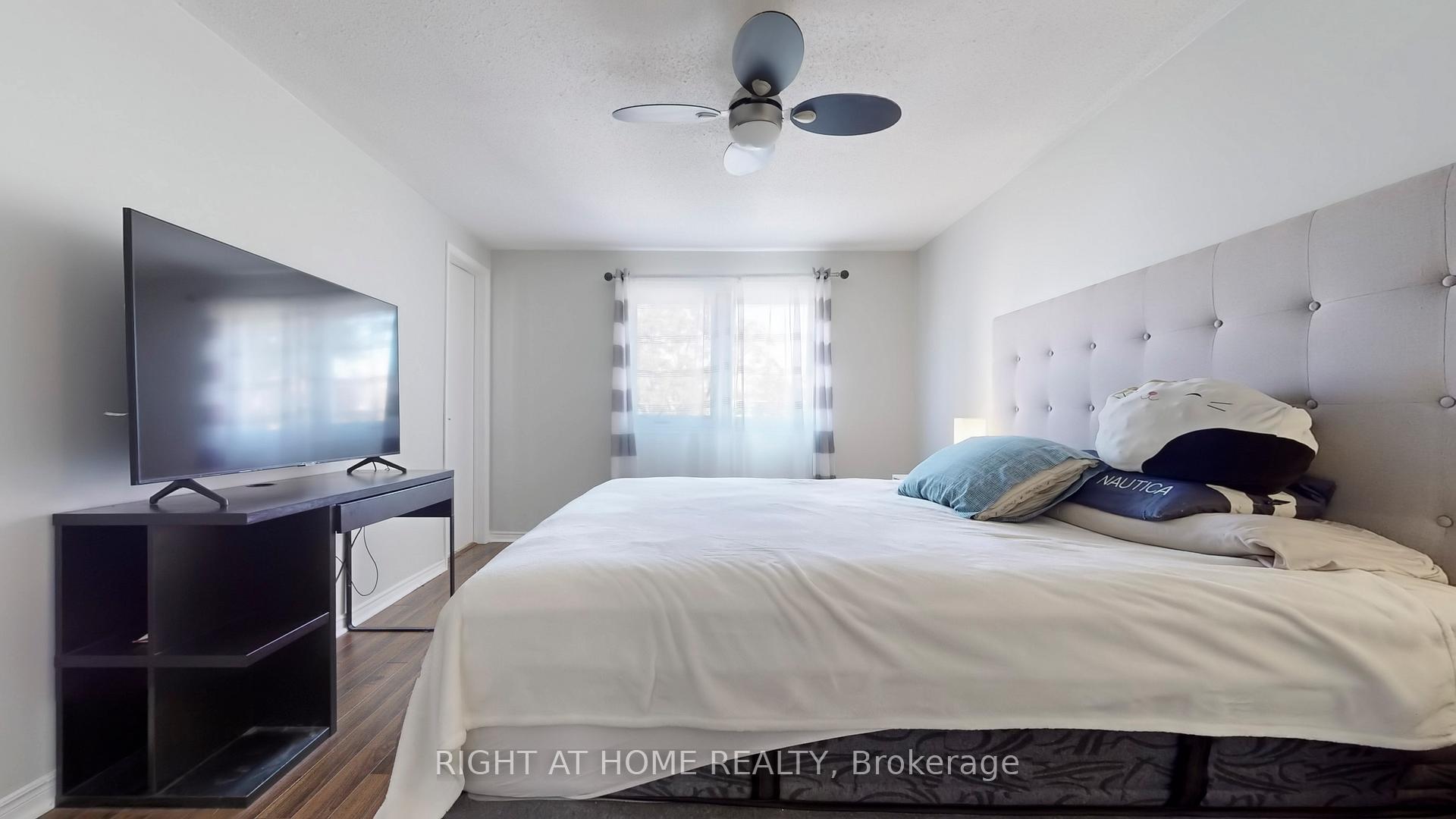 Photo 23 of 38 Redmond Drive, Ajax, Central — HOMEH