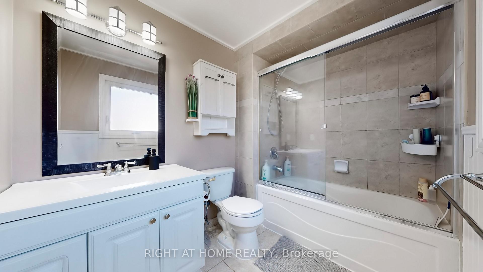 Photo 25 of 38 Redmond Drive, Ajax, Central — HOMEH