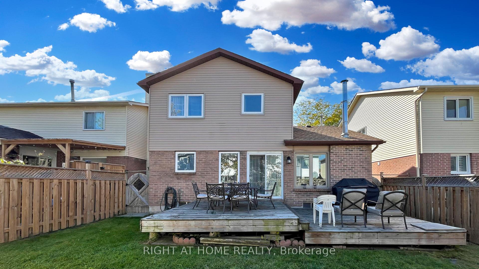Photo 35 of 38 Redmond Drive, Ajax, Central — HOMEH