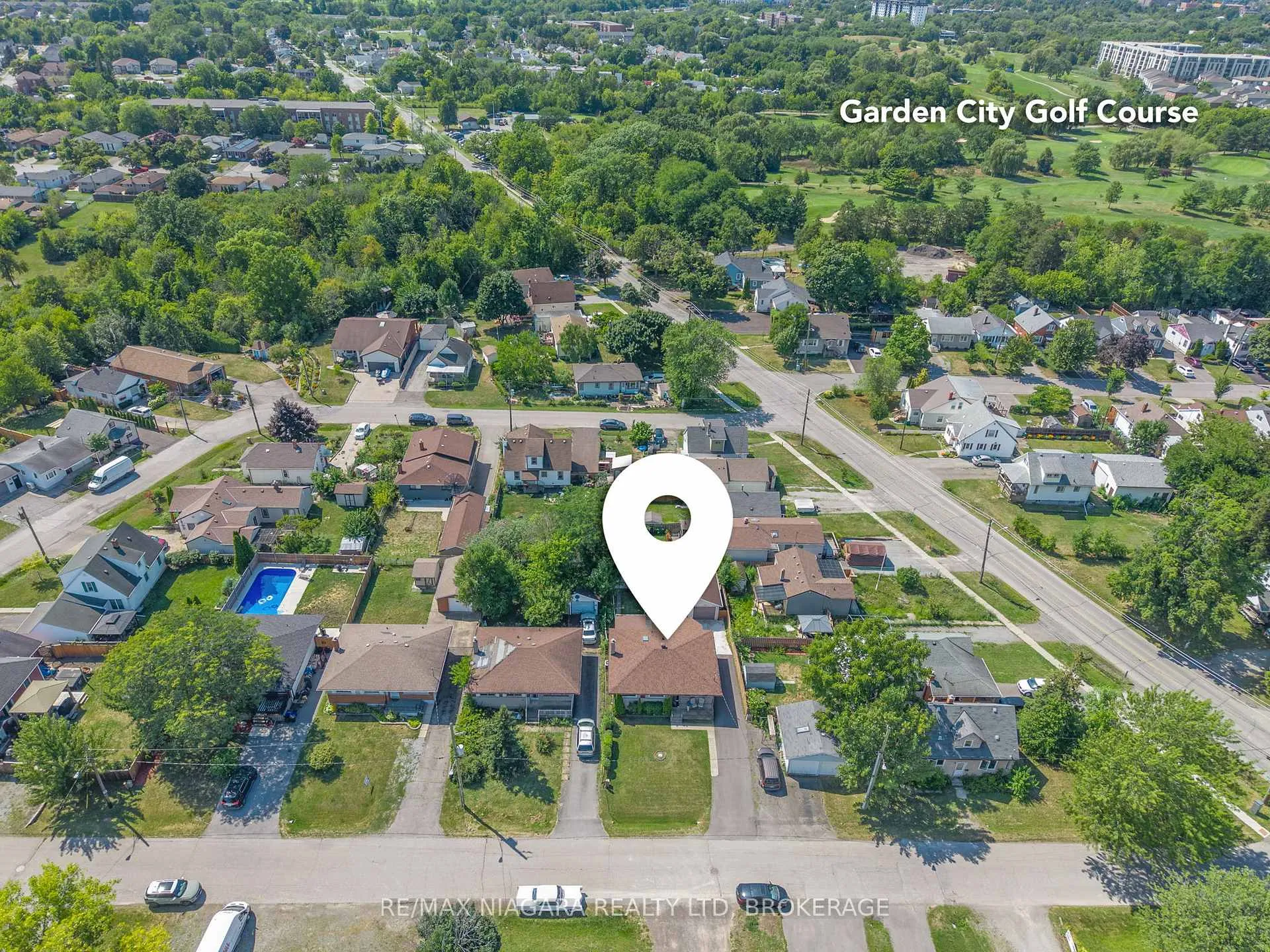 Photo 2 of 9 Ashford Place, St. Catharines, Oakdale — HOMEH