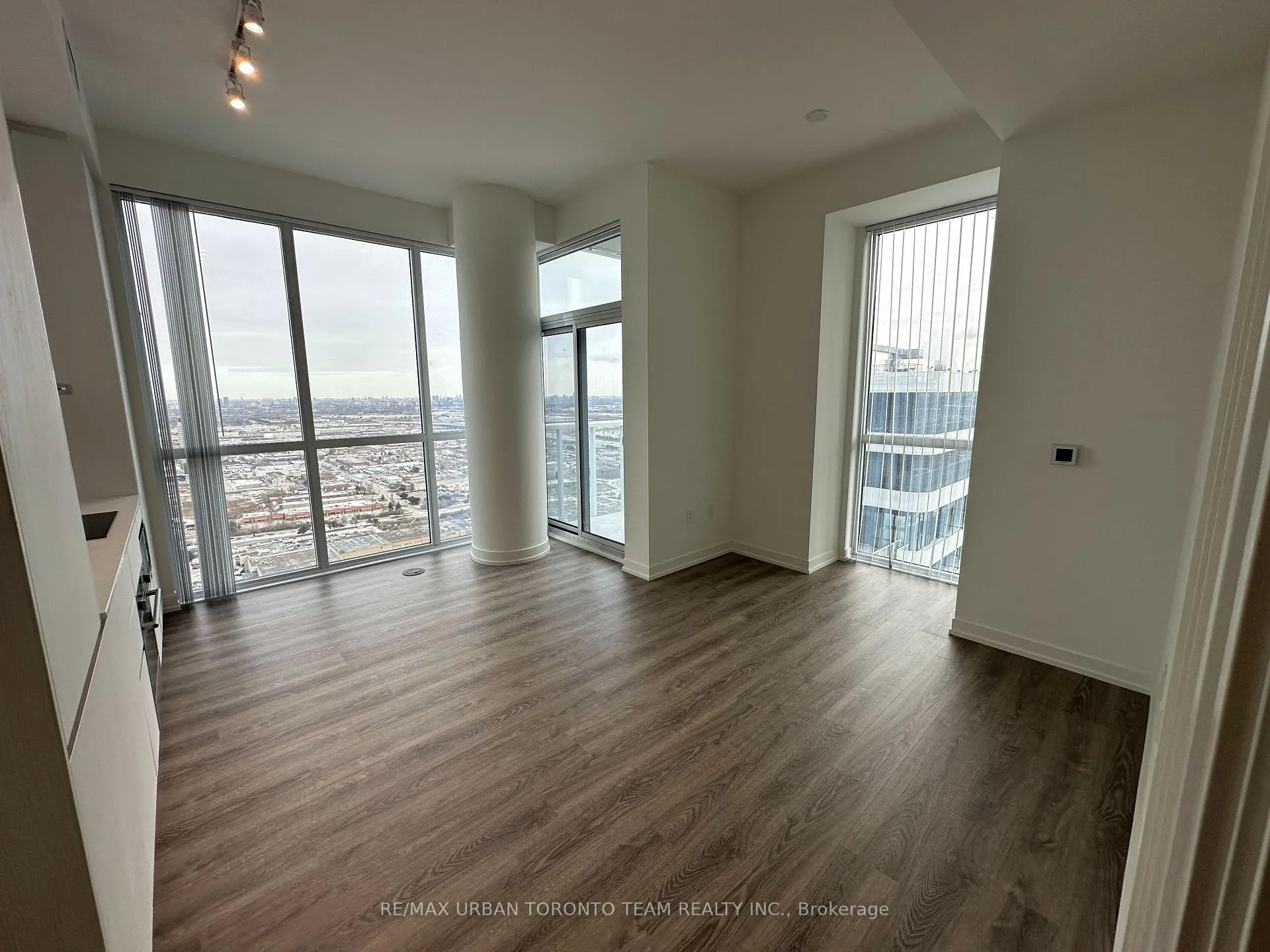 Photo 1 of Unit 4909, 8 Interchange Way, Vaughan, Vaughan Corporate Centre — HOMEH