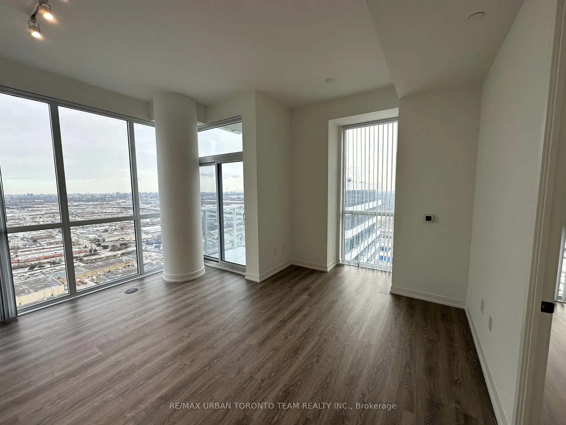 Photo 2 of Unit 4909, 8 Interchange Way, Vaughan, Vaughan Corporate Centre — HOMEH
