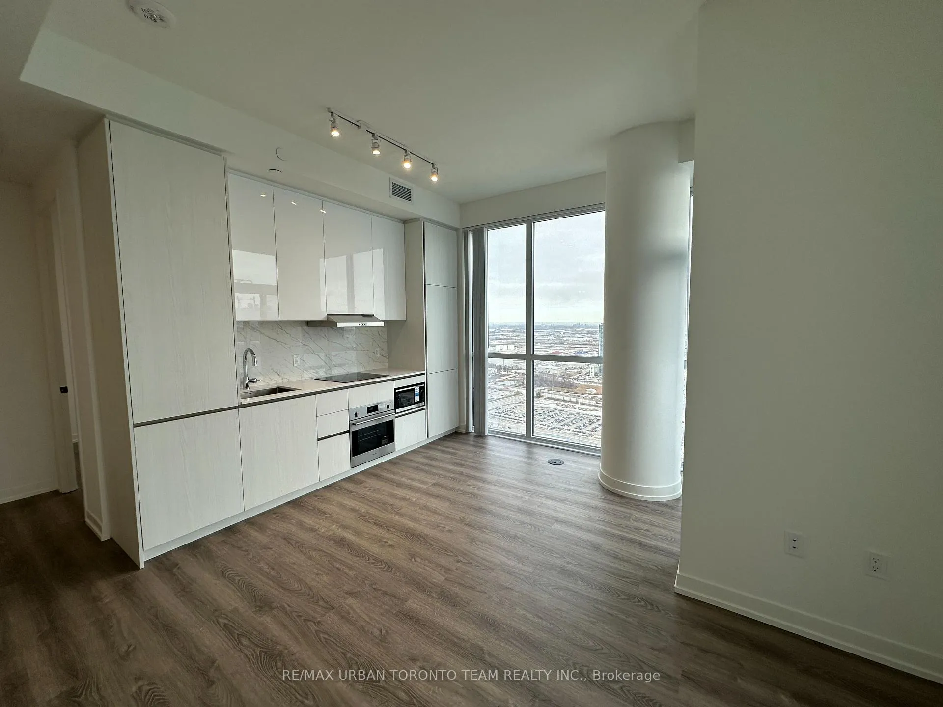 Photo 3 of Unit 4909, 8 Interchange Way, Vaughan, Vaughan Corporate Centre — HOMEH