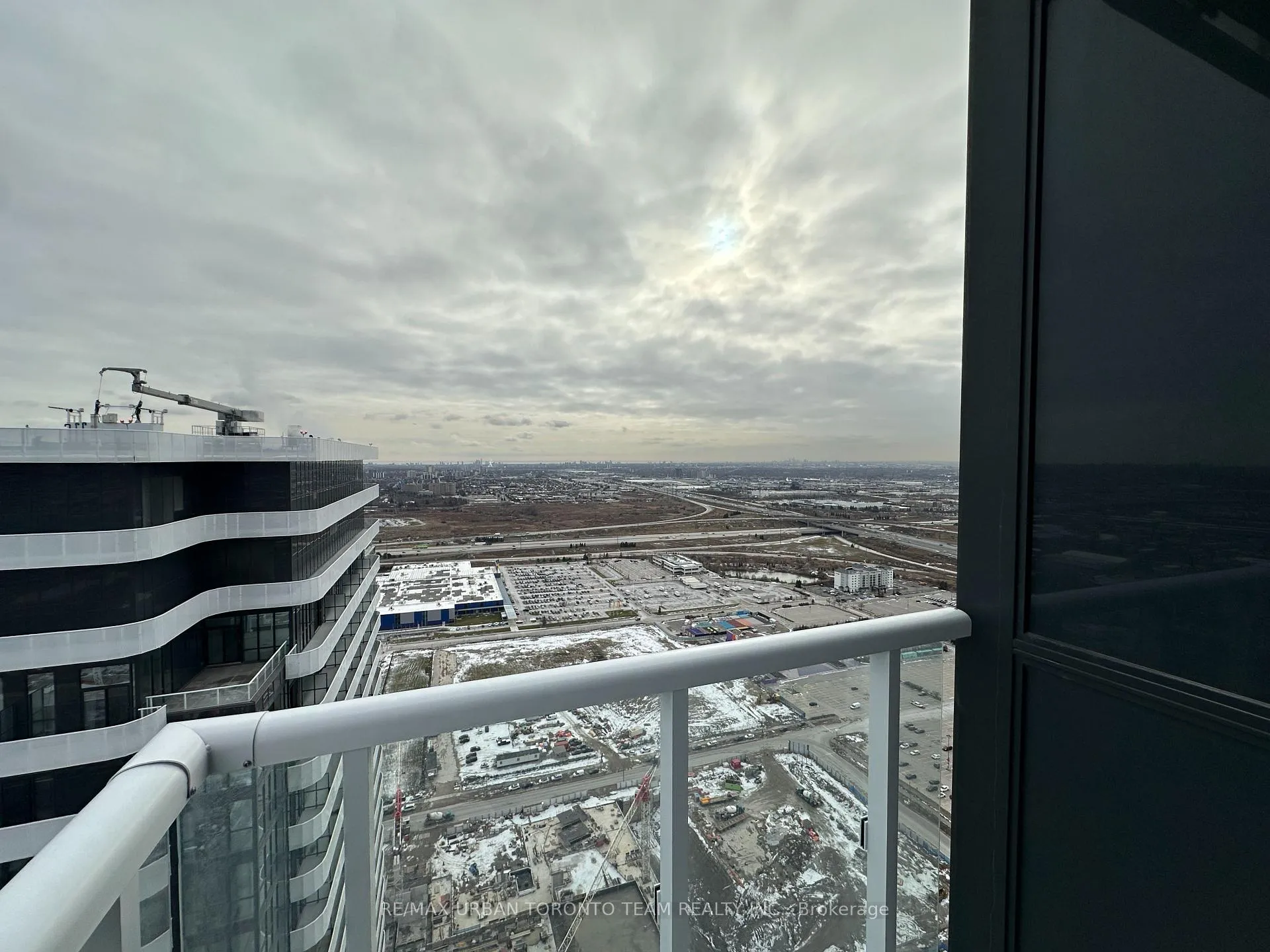 Photo 5 of Unit 4909, 8 Interchange Way, Vaughan, Vaughan Corporate Centre — HOMEH