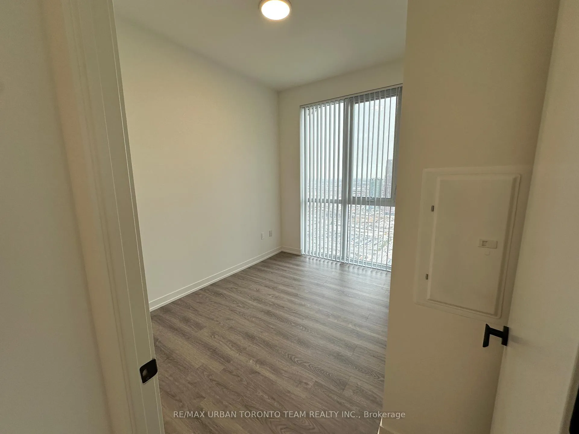 Photo 8 of Unit 4909, 8 Interchange Way, Vaughan, Vaughan Corporate Centre — HOMEH