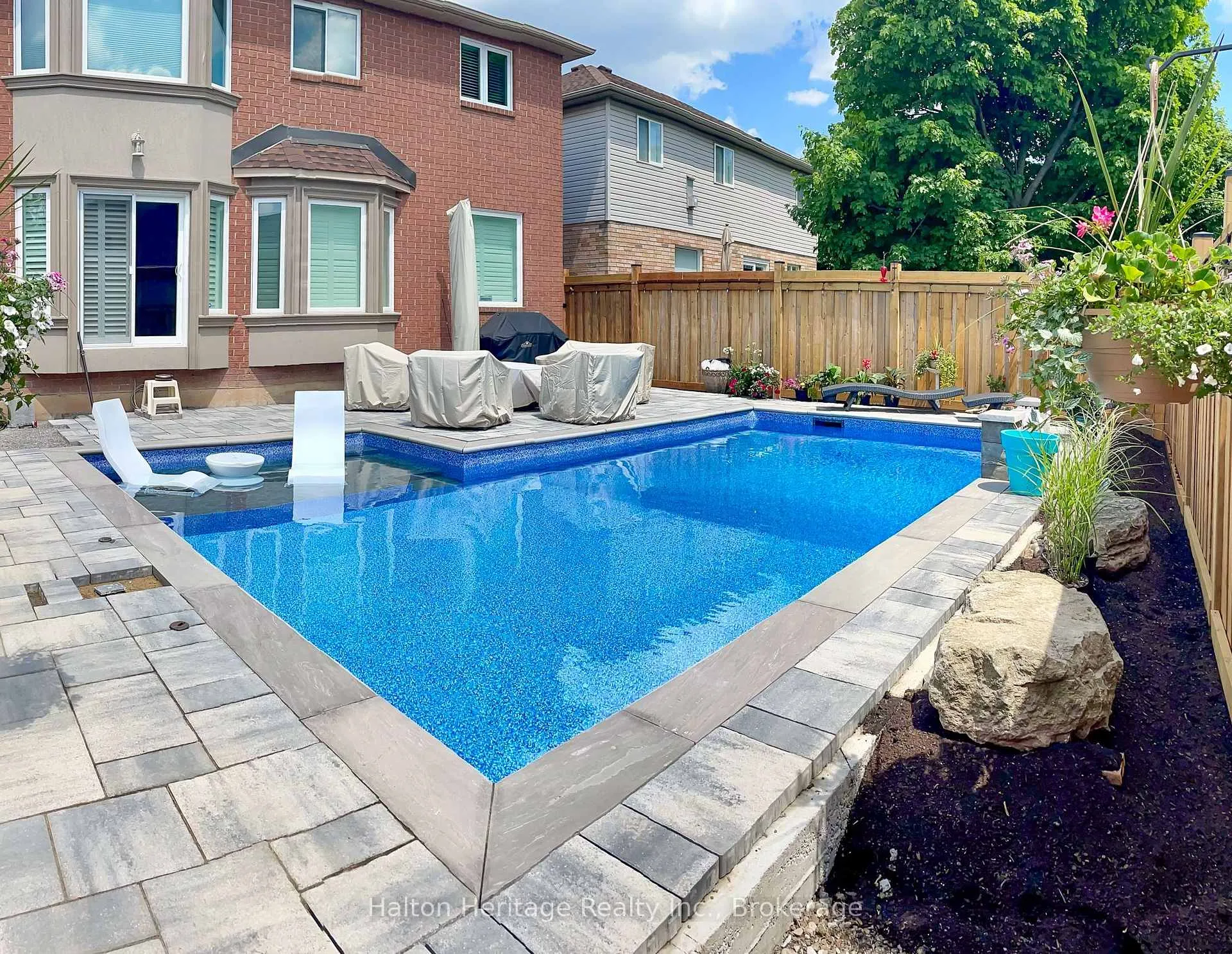 Photo 1 of 32 Waterwheel Crescent, Hamilton, Waterdown — HOMEH