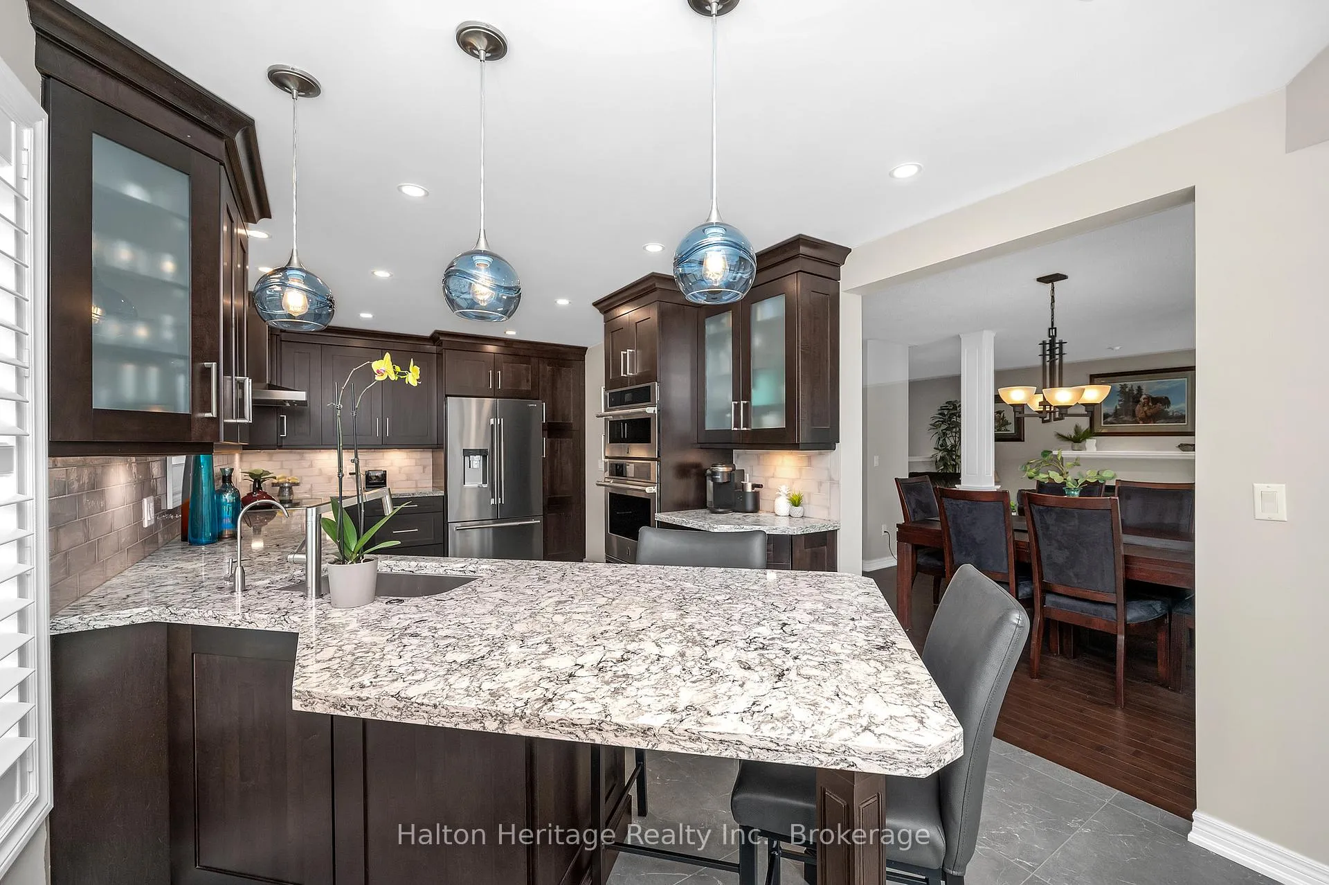 Photo 8 of 32 Waterwheel Crescent, Hamilton, Waterdown — HOMEH