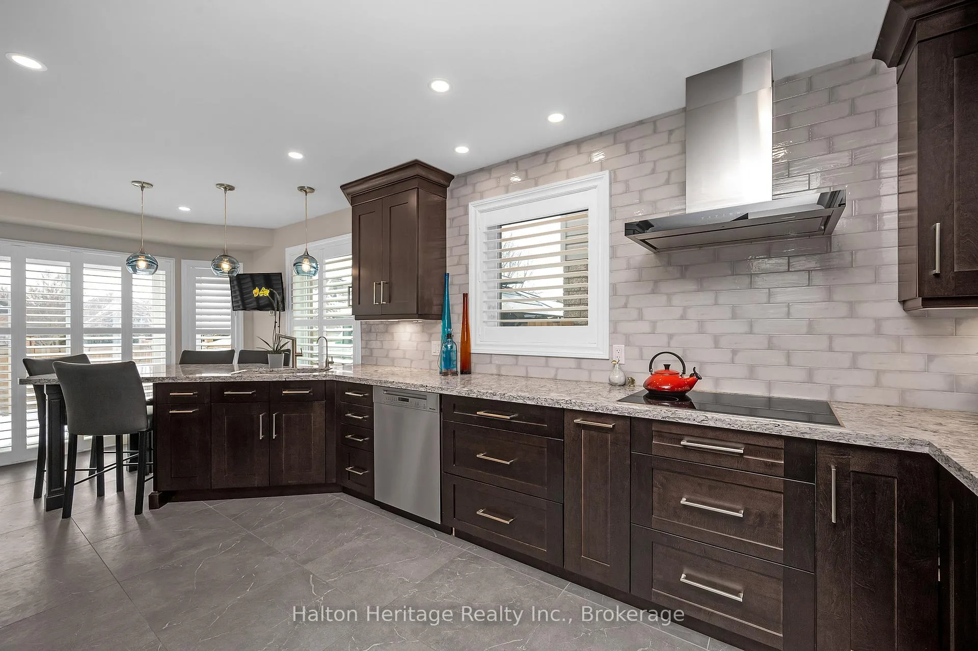 Photo 9 of 32 Waterwheel Crescent, Hamilton, Waterdown — HOMEH