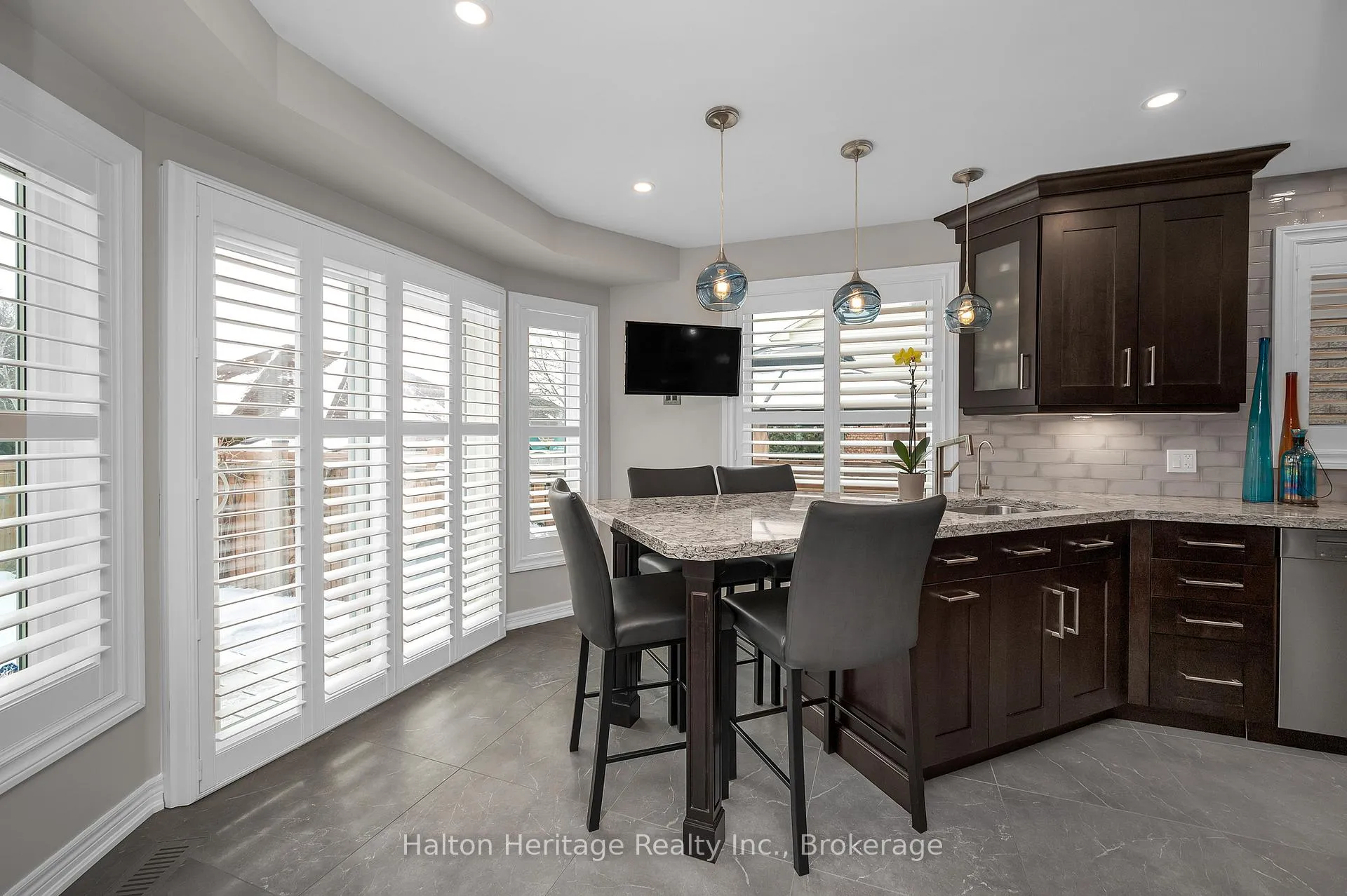 Photo 10 of 32 Waterwheel Crescent, Hamilton, Waterdown — HOMEH