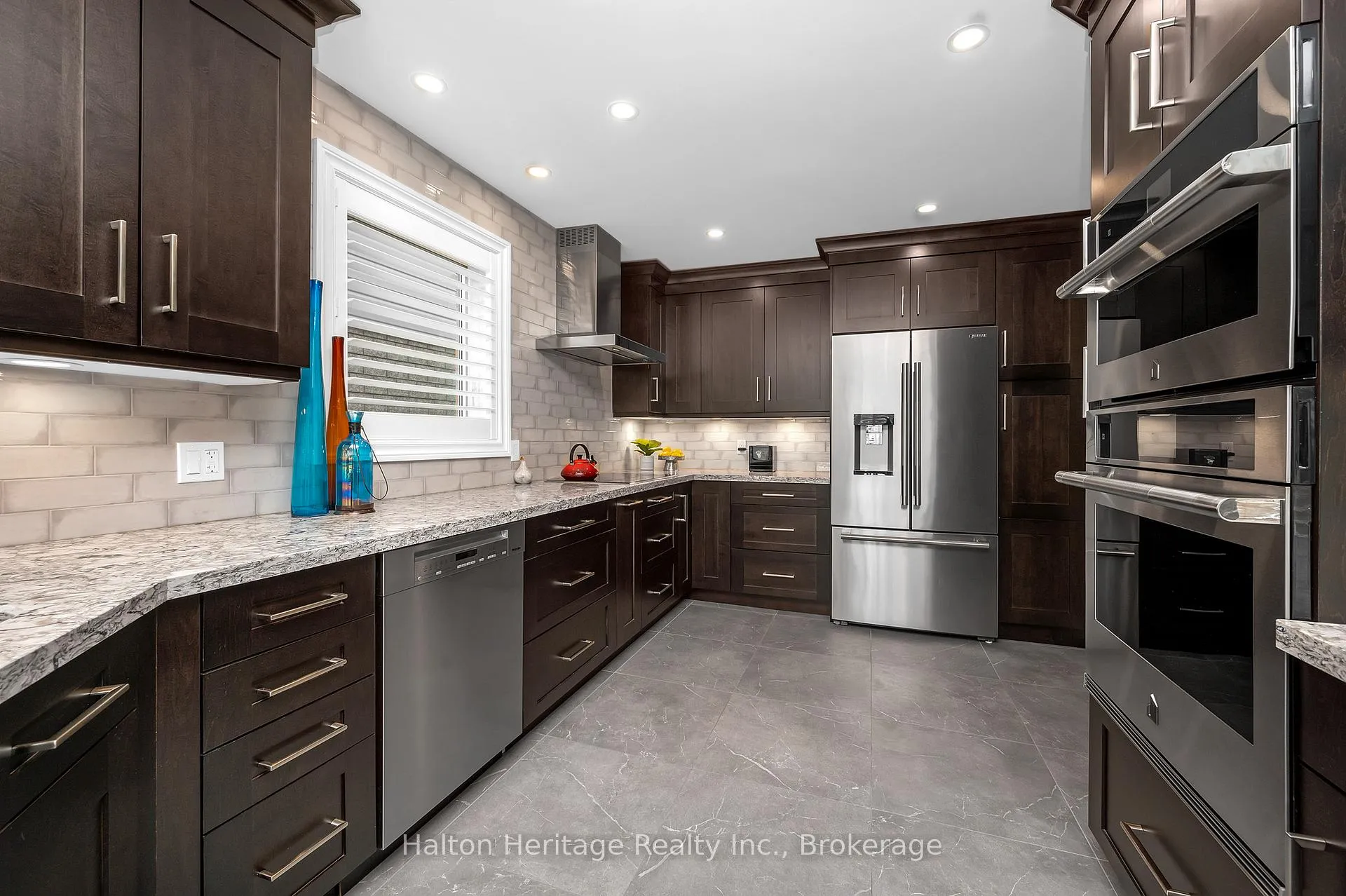 Photo 12 of 32 Waterwheel Crescent, Hamilton, Waterdown — HOMEH