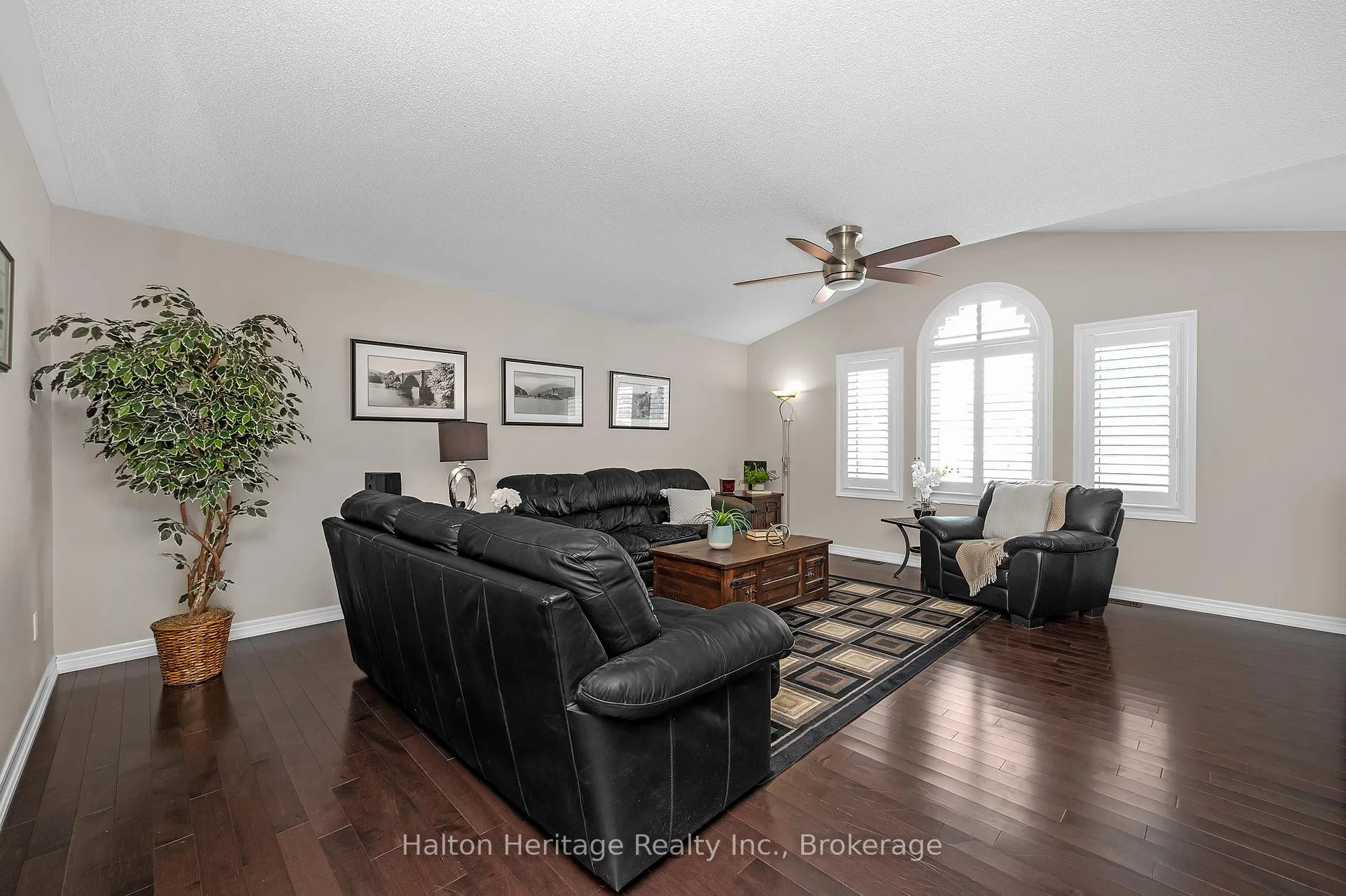 Photo 15 of 32 Waterwheel Crescent, Hamilton, Waterdown — HOMEH